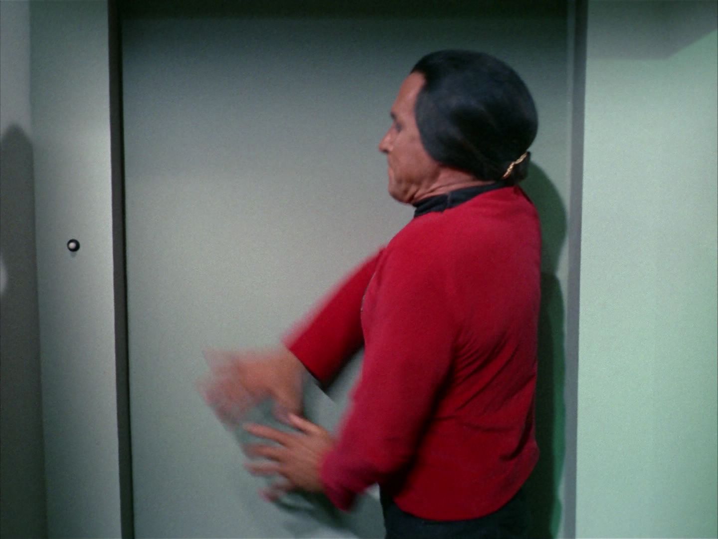 ariane179254_StarTrek_1x22_SpaceSeed_2234.jpg