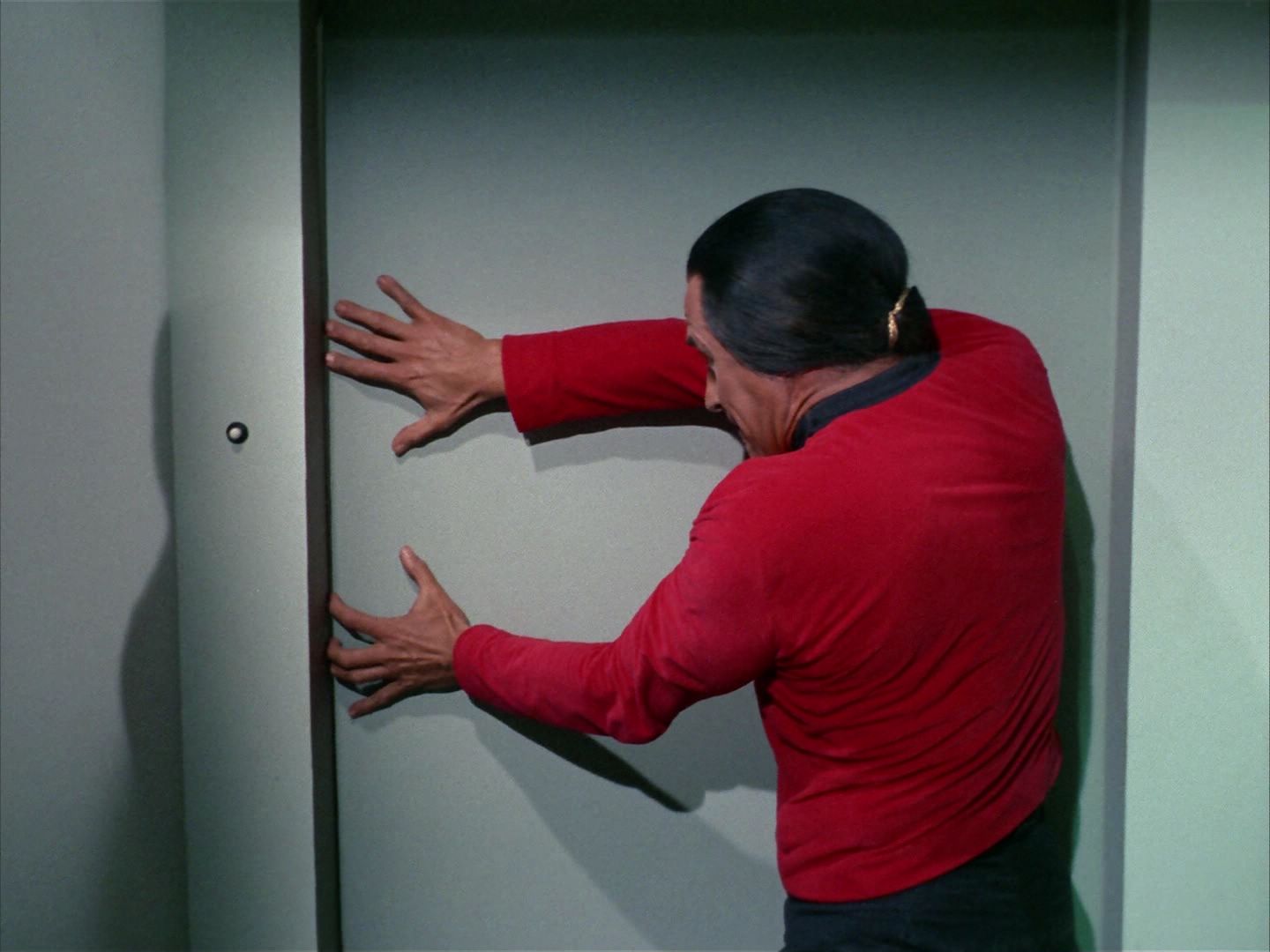 ariane179254_StarTrek_1x22_SpaceSeed_2236.jpg