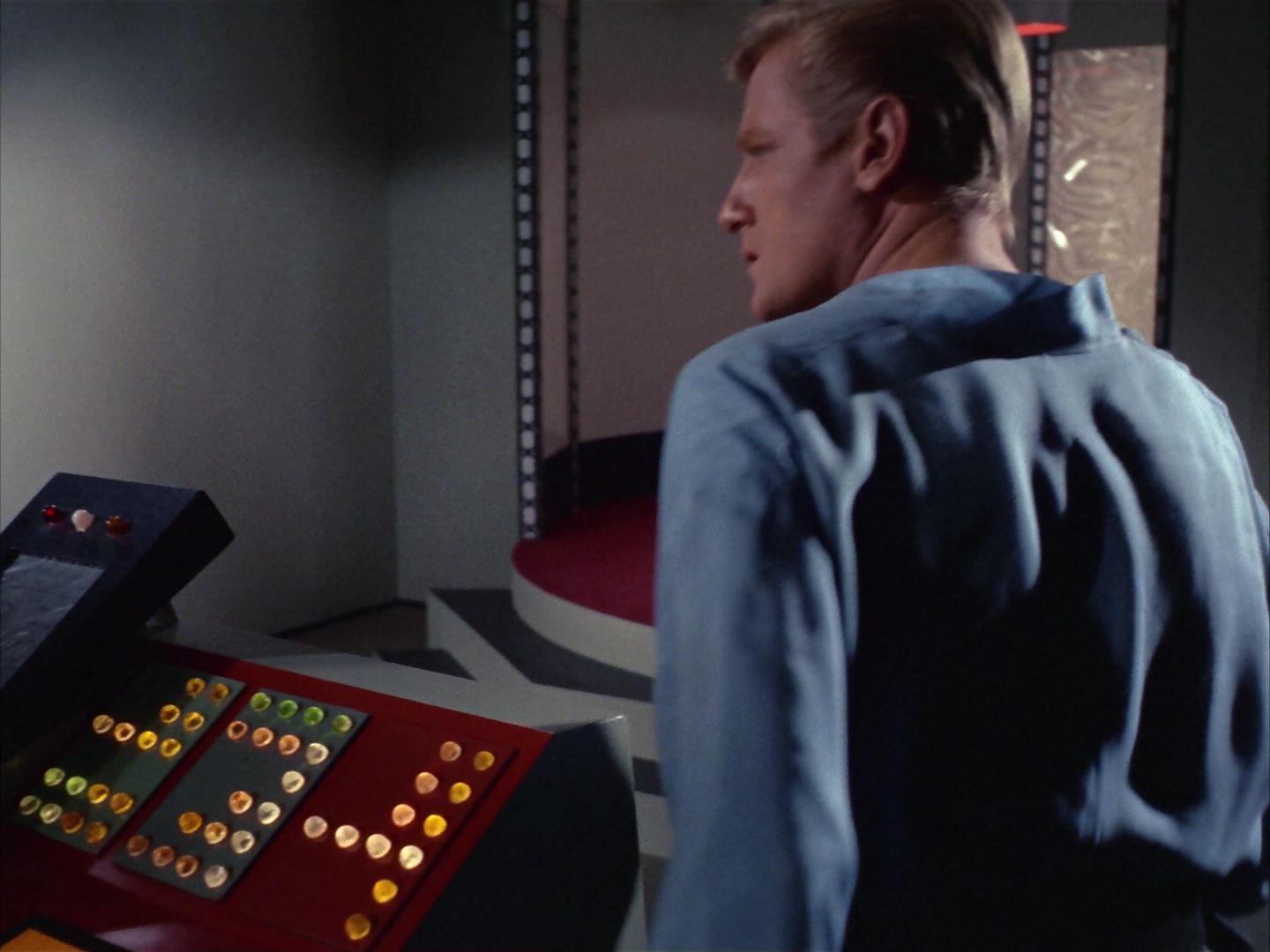 ariane179254_StarTrek_1x22_SpaceSeed_2251.jpg