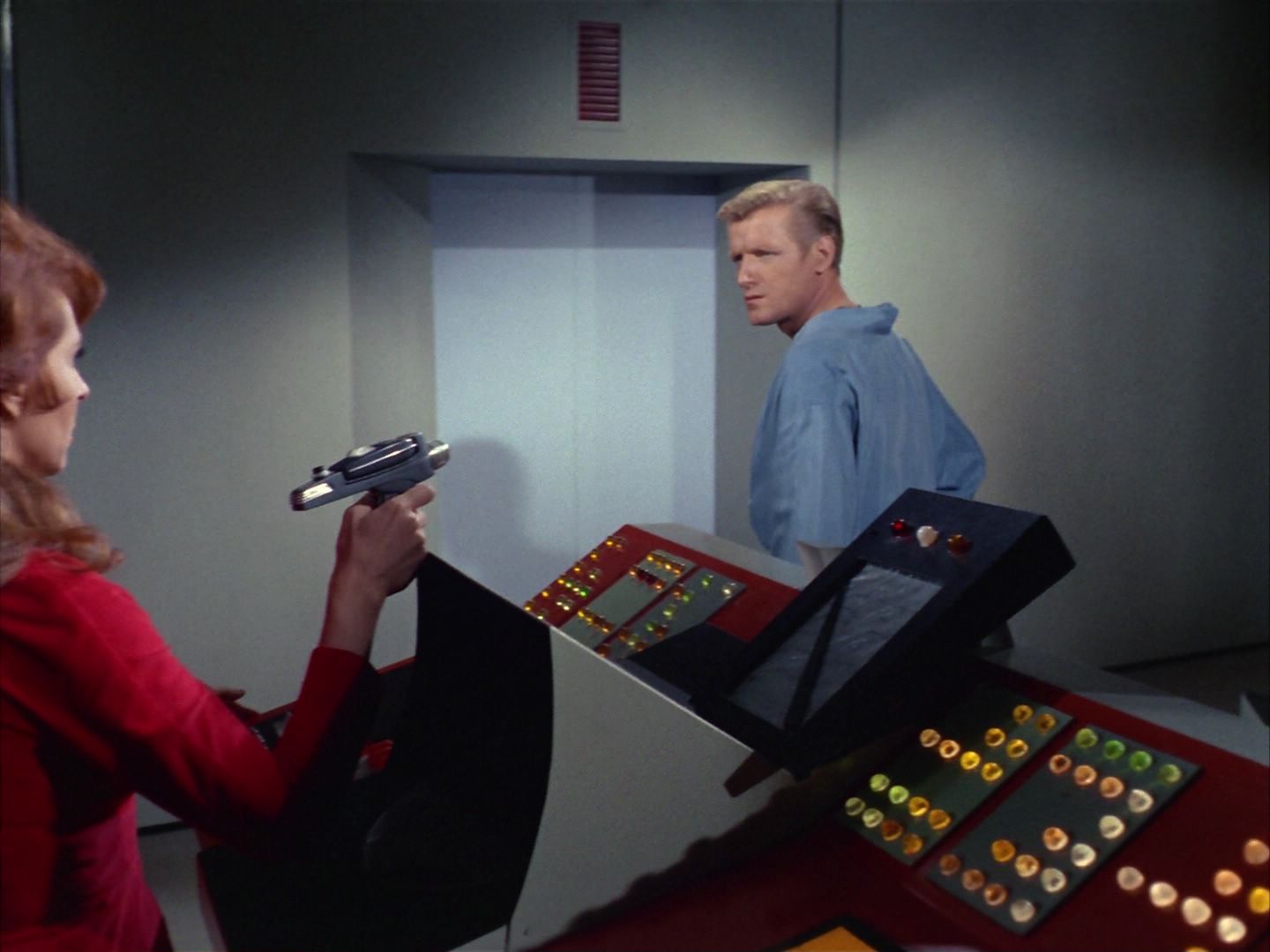 ariane179254_StarTrek_1x22_SpaceSeed_2254.jpg