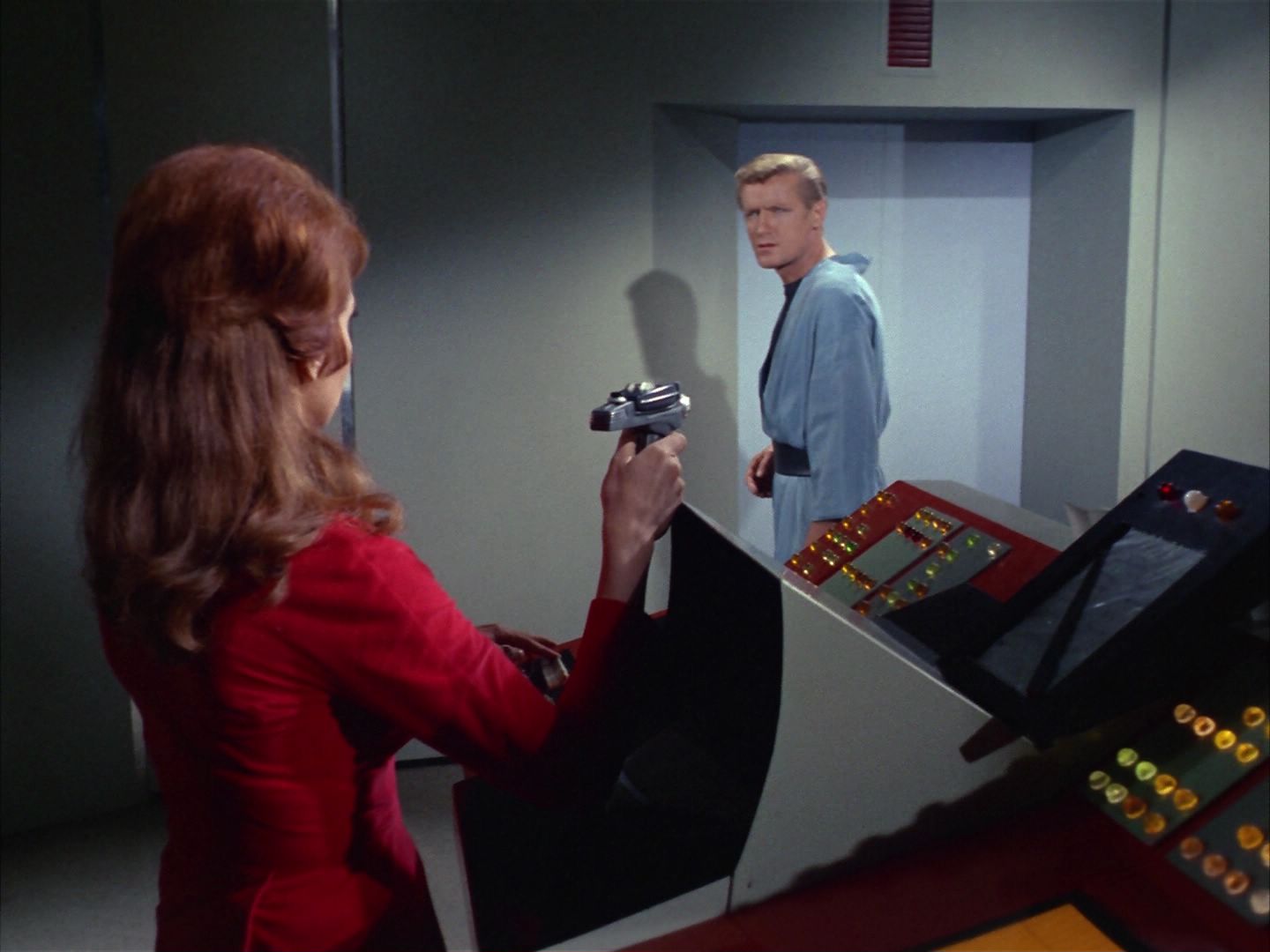 ariane179254_StarTrek_1x22_SpaceSeed_2256.jpg