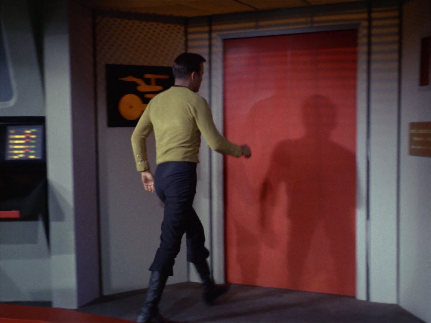ariane179254_StarTrek_1x22_SpaceSeed_2323.jpg