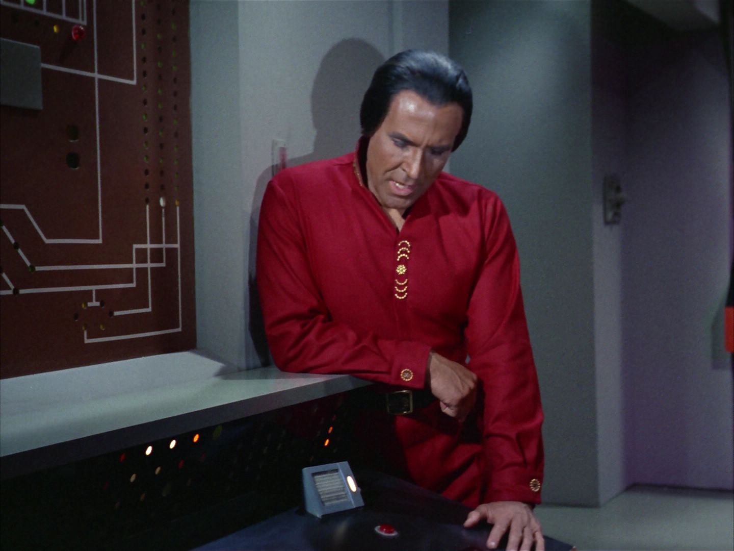 ariane179254_StarTrek_1x22_SpaceSeed_2362.jpg