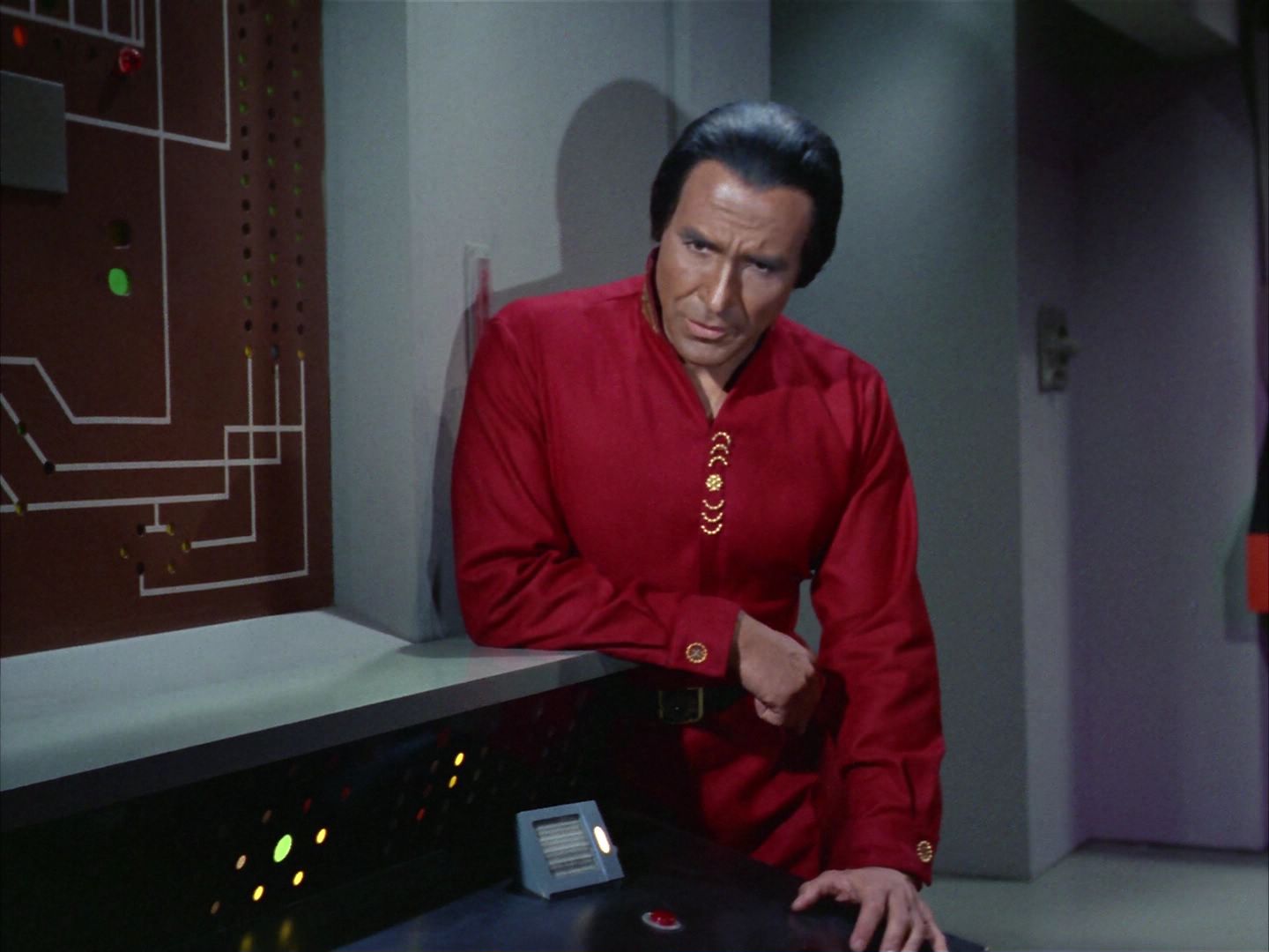 ariane179254_StarTrek_1x22_SpaceSeed_2409.jpg
