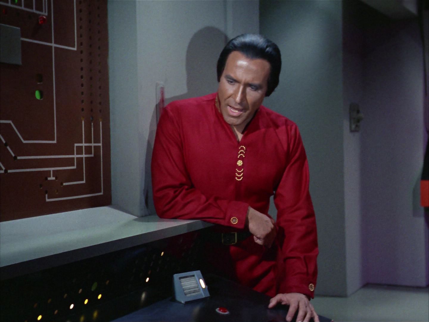 ariane179254_StarTrek_1x22_SpaceSeed_2412.jpg