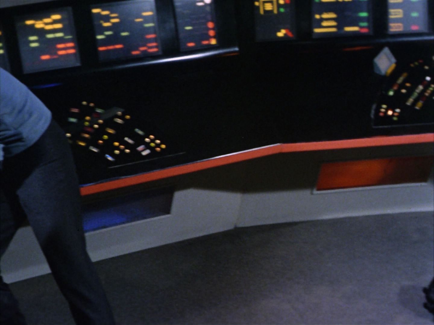 ariane179254_StarTrek_1x22_SpaceSeed_2447.jpg