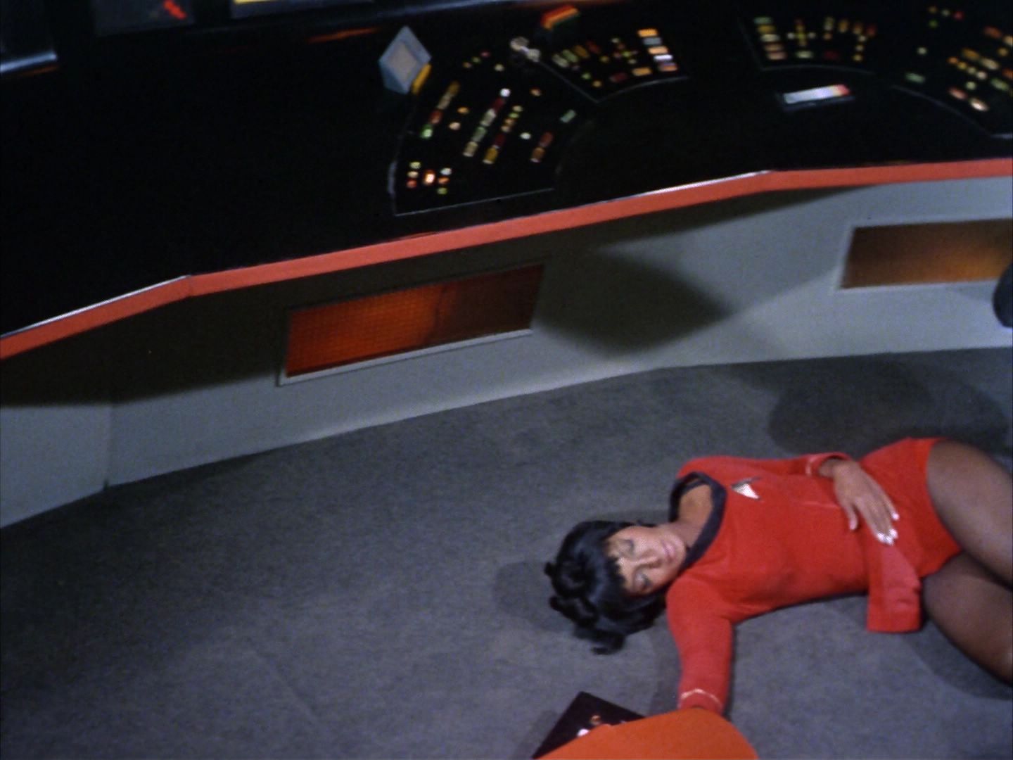 ariane179254_StarTrek_1x22_SpaceSeed_2449.jpg