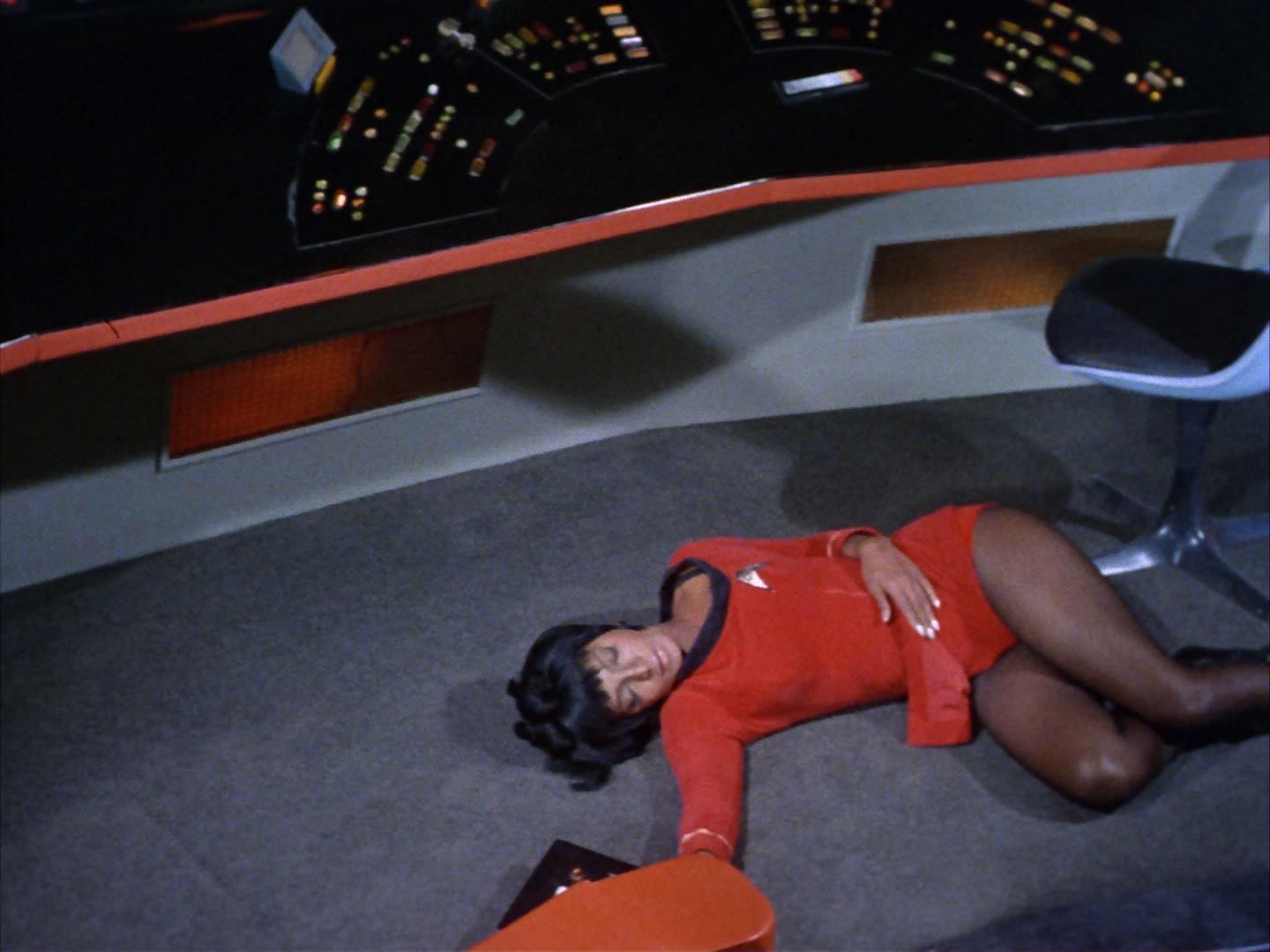 ariane179254_StarTrek_1x22_SpaceSeed_2450.jpg