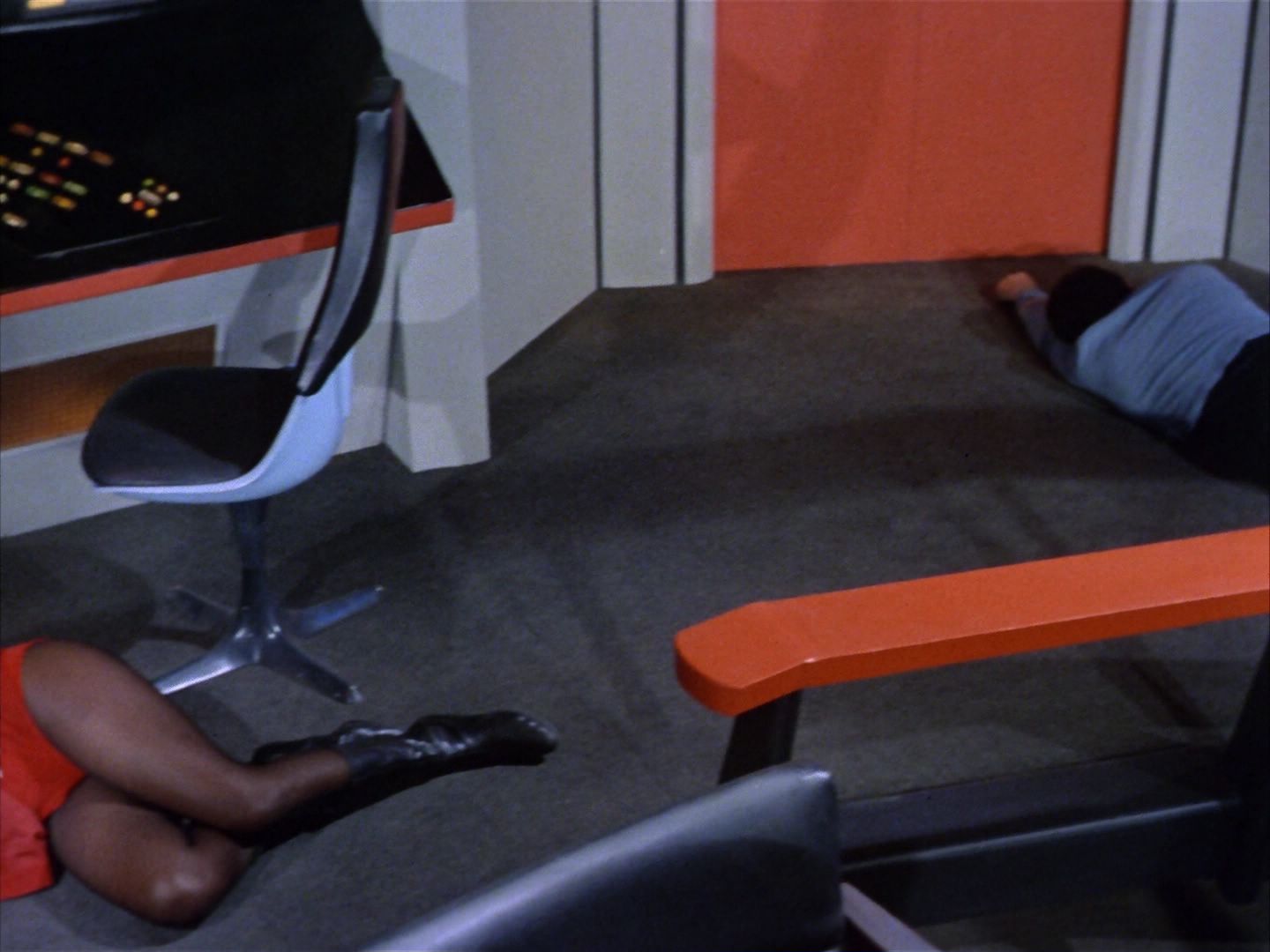 ariane179254_StarTrek_1x22_SpaceSeed_2454.jpg