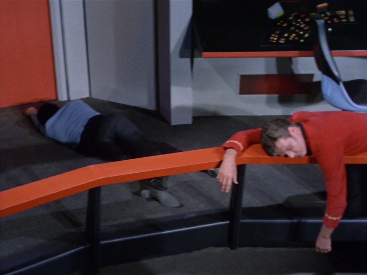 ariane179254_StarTrek_1x22_SpaceSeed_2457.jpg