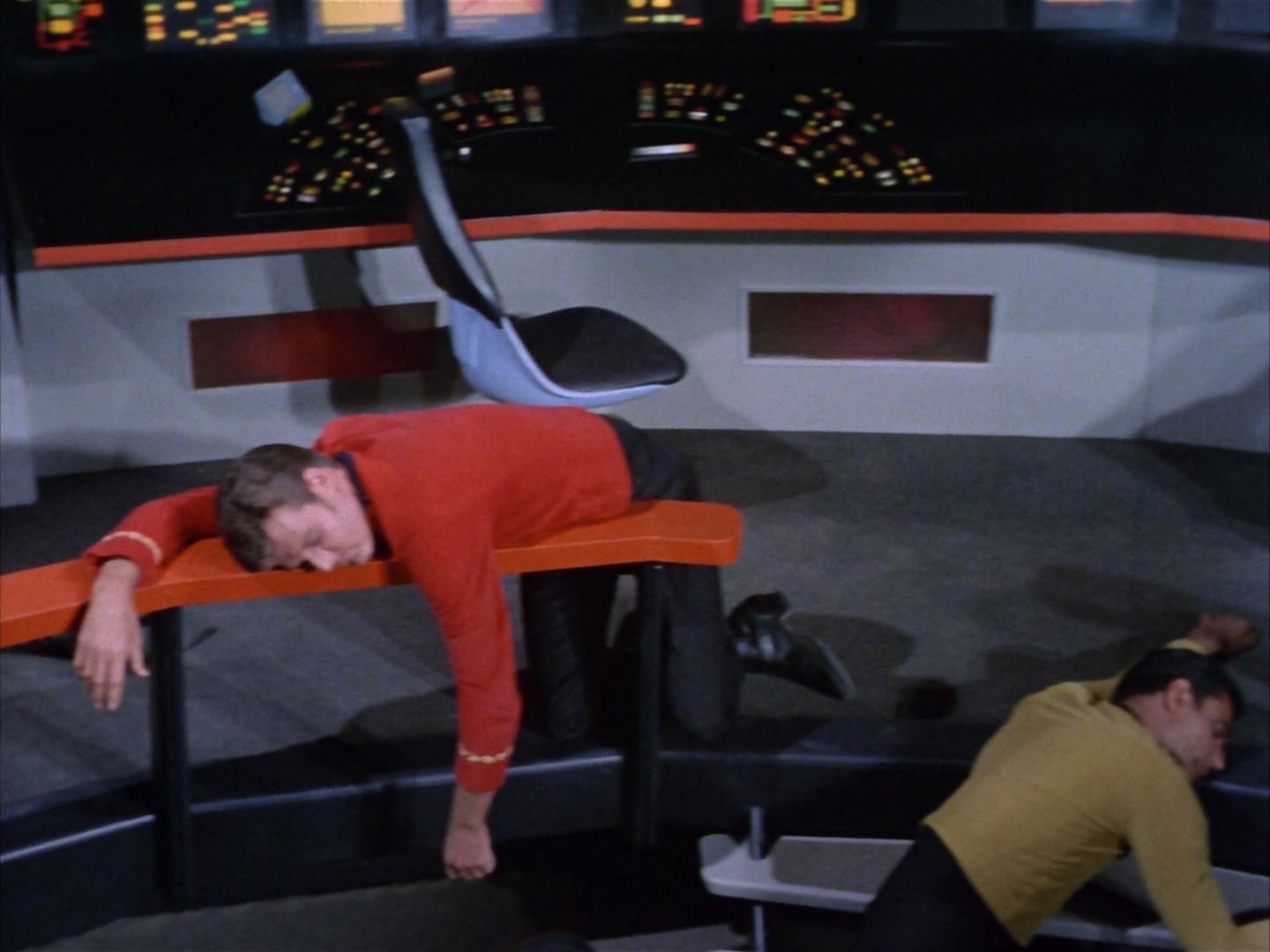ariane179254_StarTrek_1x22_SpaceSeed_2459.jpg