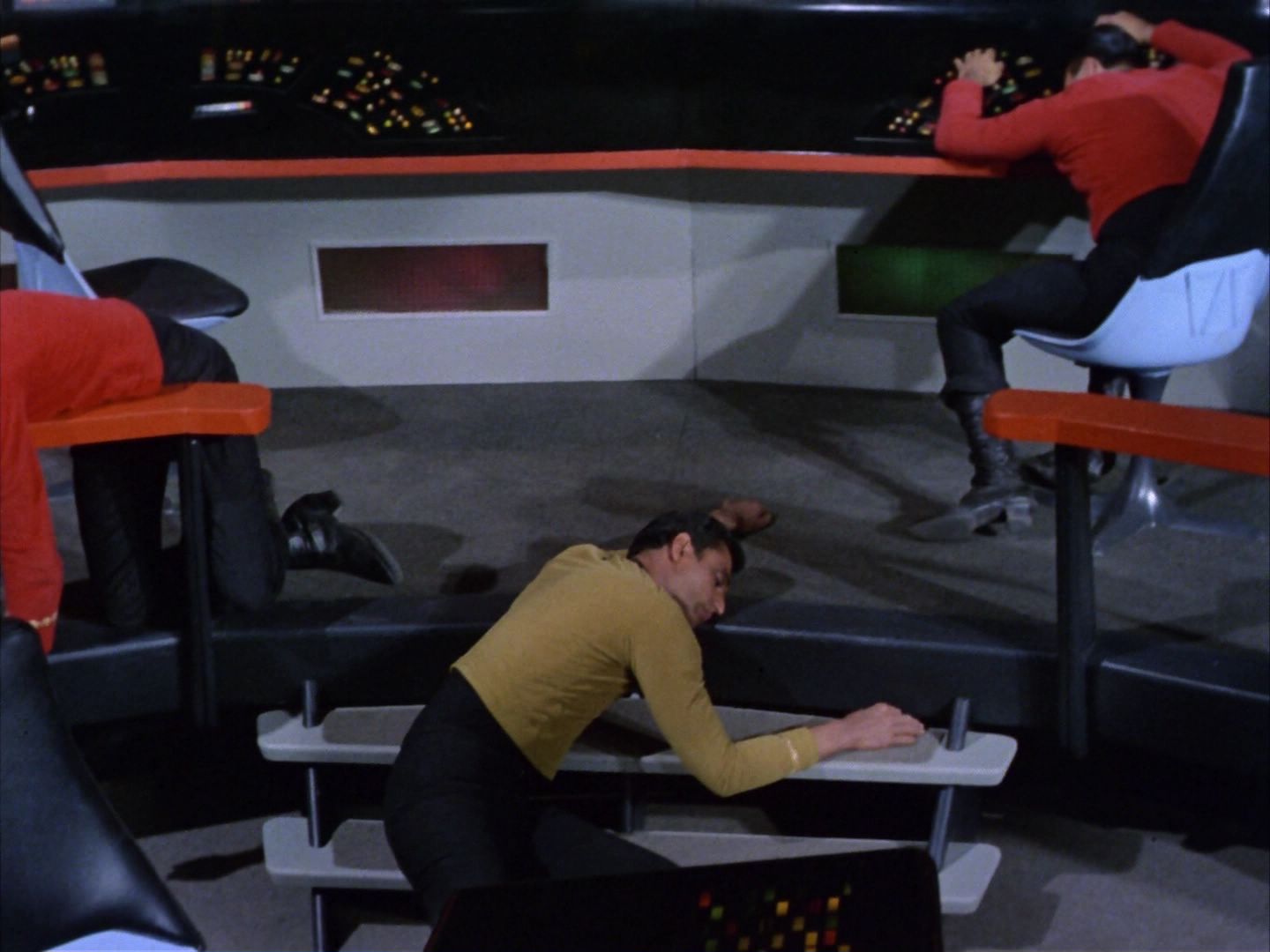 ariane179254_StarTrek_1x22_SpaceSeed_2464.jpg