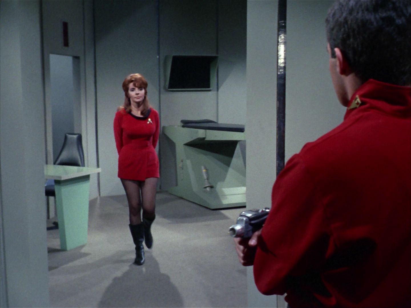 ariane179254_StarTrek_1x22_SpaceSeed_2750.jpg