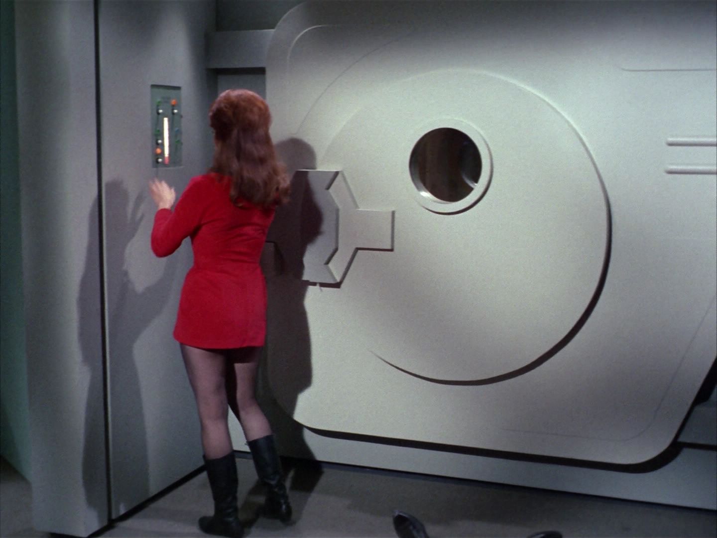 ariane179254_StarTrek_1x22_SpaceSeed_2764.jpg