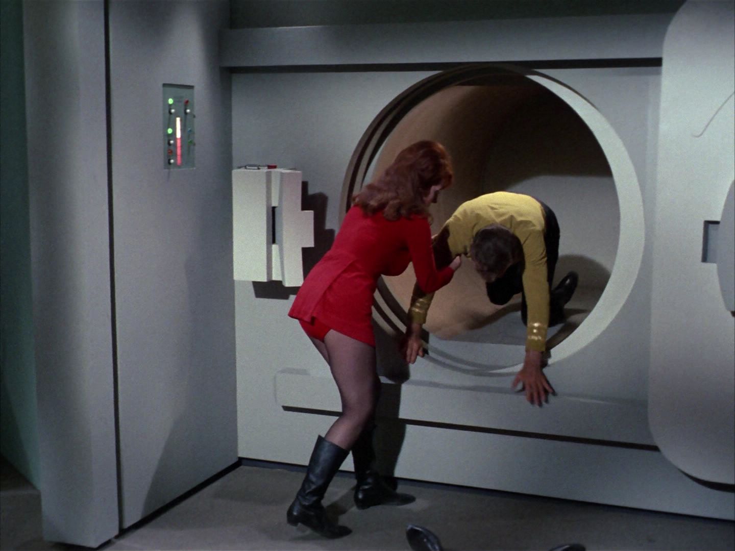 ariane179254_StarTrek_1x22_SpaceSeed_2784.jpg