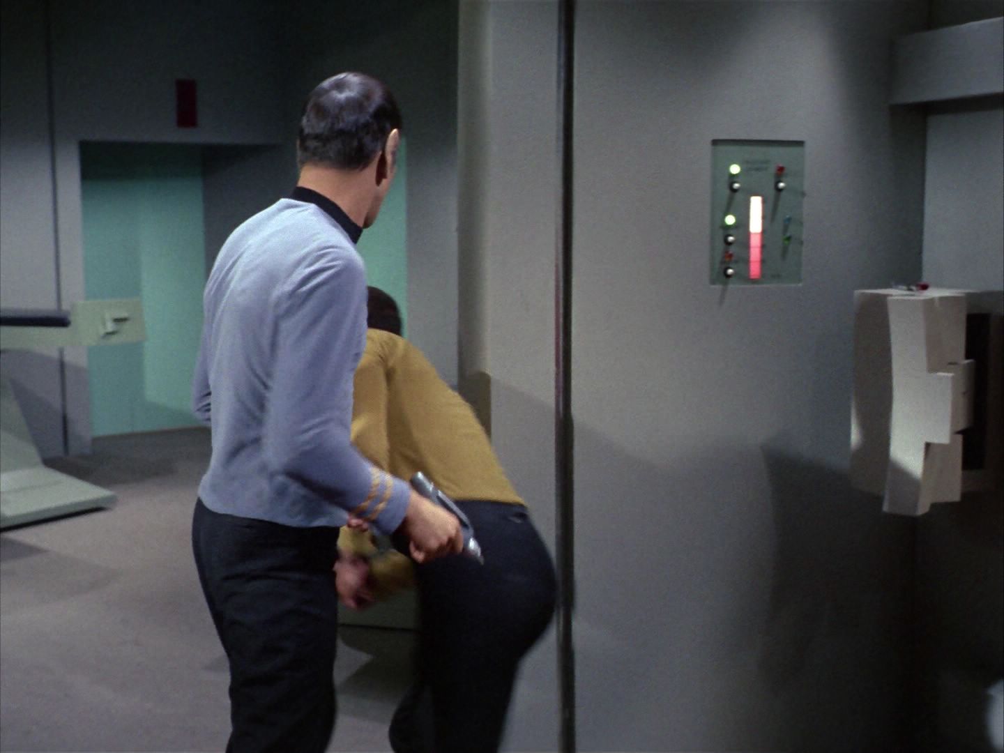 ariane179254_StarTrek_1x22_SpaceSeed_2831.jpg