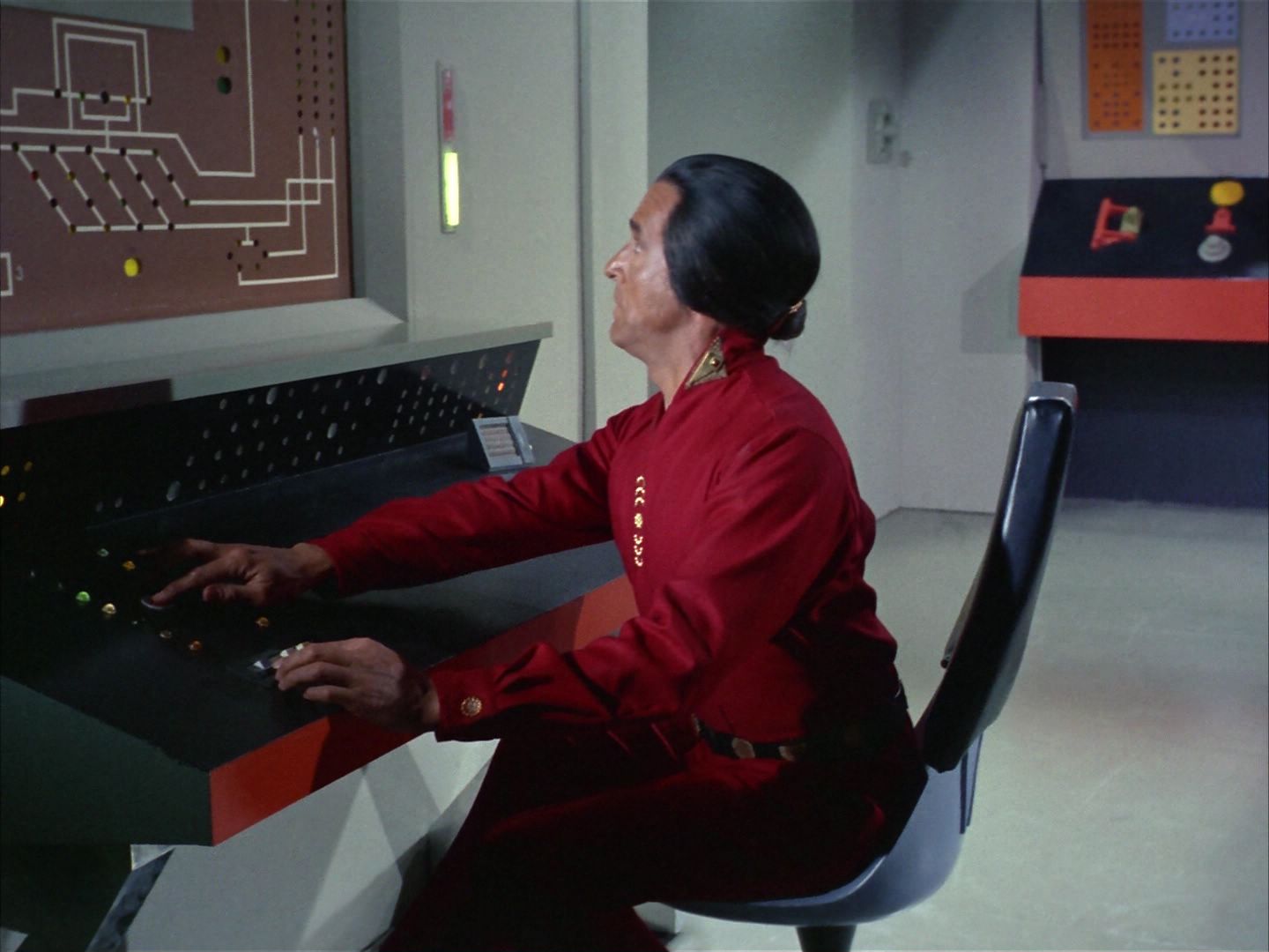ariane179254_StarTrek_1x22_SpaceSeed_2894.jpg
