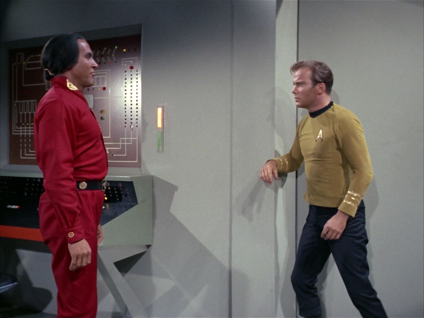 ariane179254_StarTrek_1x22_SpaceSeed_2928.jpg