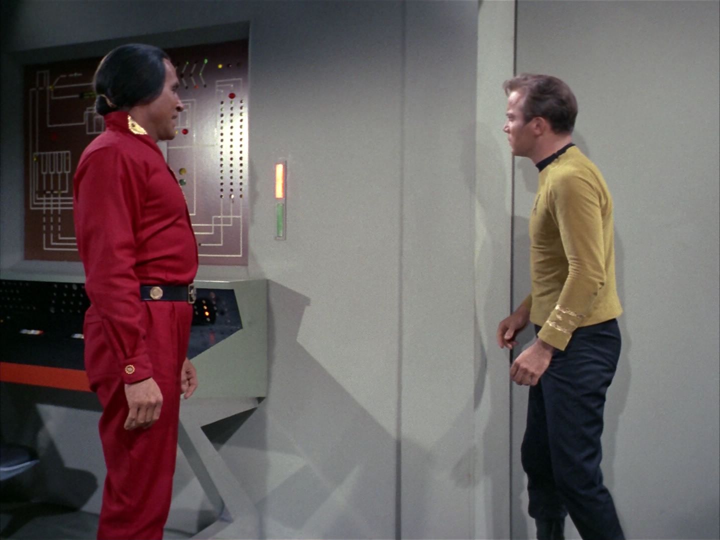 ariane179254_StarTrek_1x22_SpaceSeed_2933.jpg