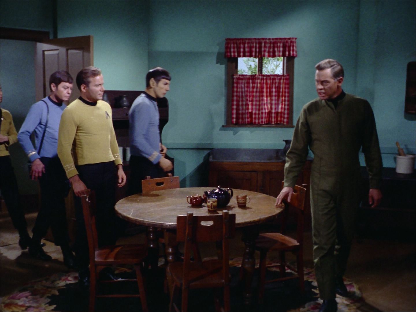 ariane179254_StarTrek_1x24_ThisSideOfParadise_0368.jpg