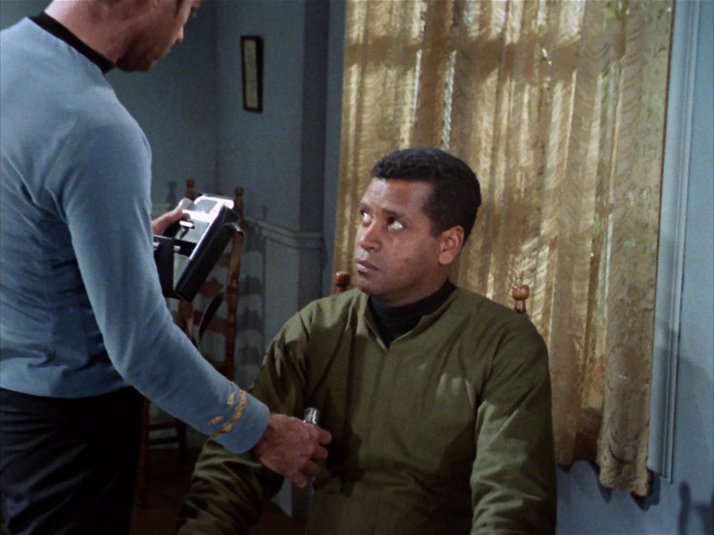 ariane179254_StarTrek_1x24_ThisSideOfParadise_0551.jpg