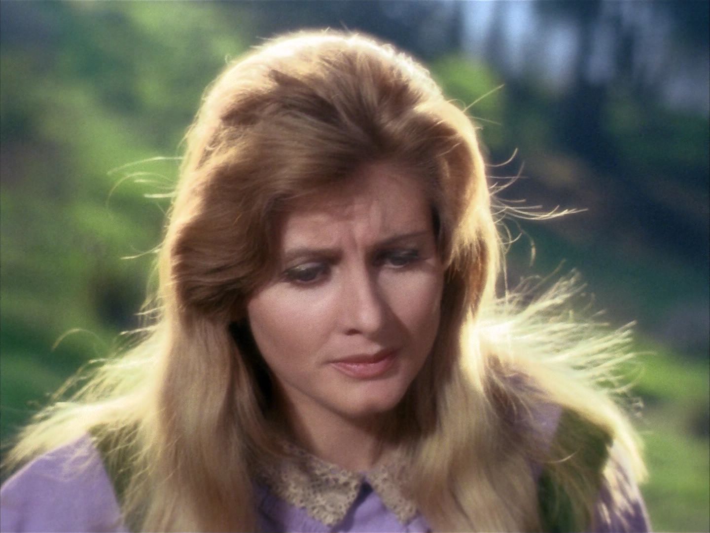 ariane179254_StarTrek_1x24_ThisSideOfParadise_1025.jpg
