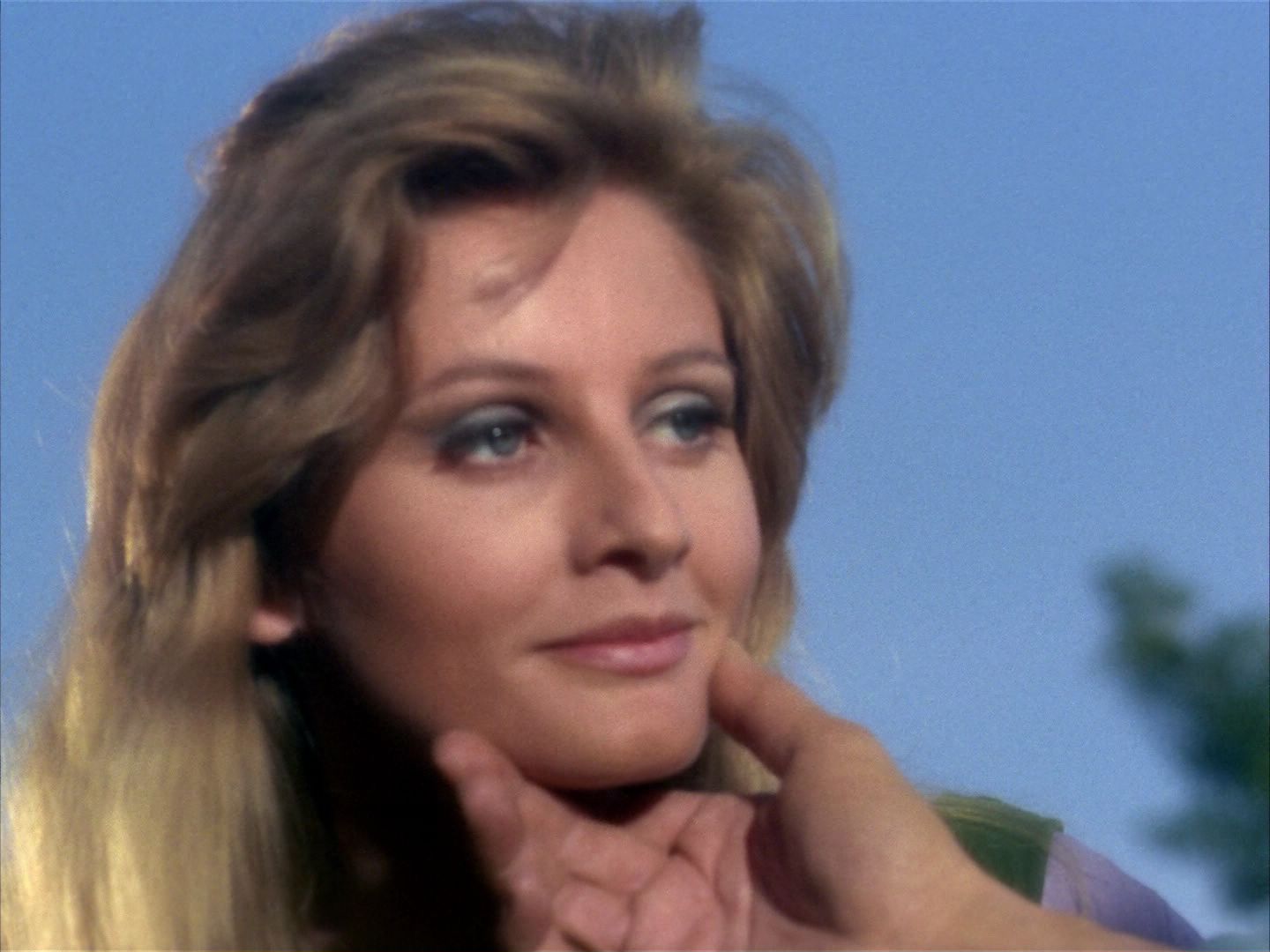 ariane179254_StarTrek_1x24_ThisSideOfParadise_1096.jpg