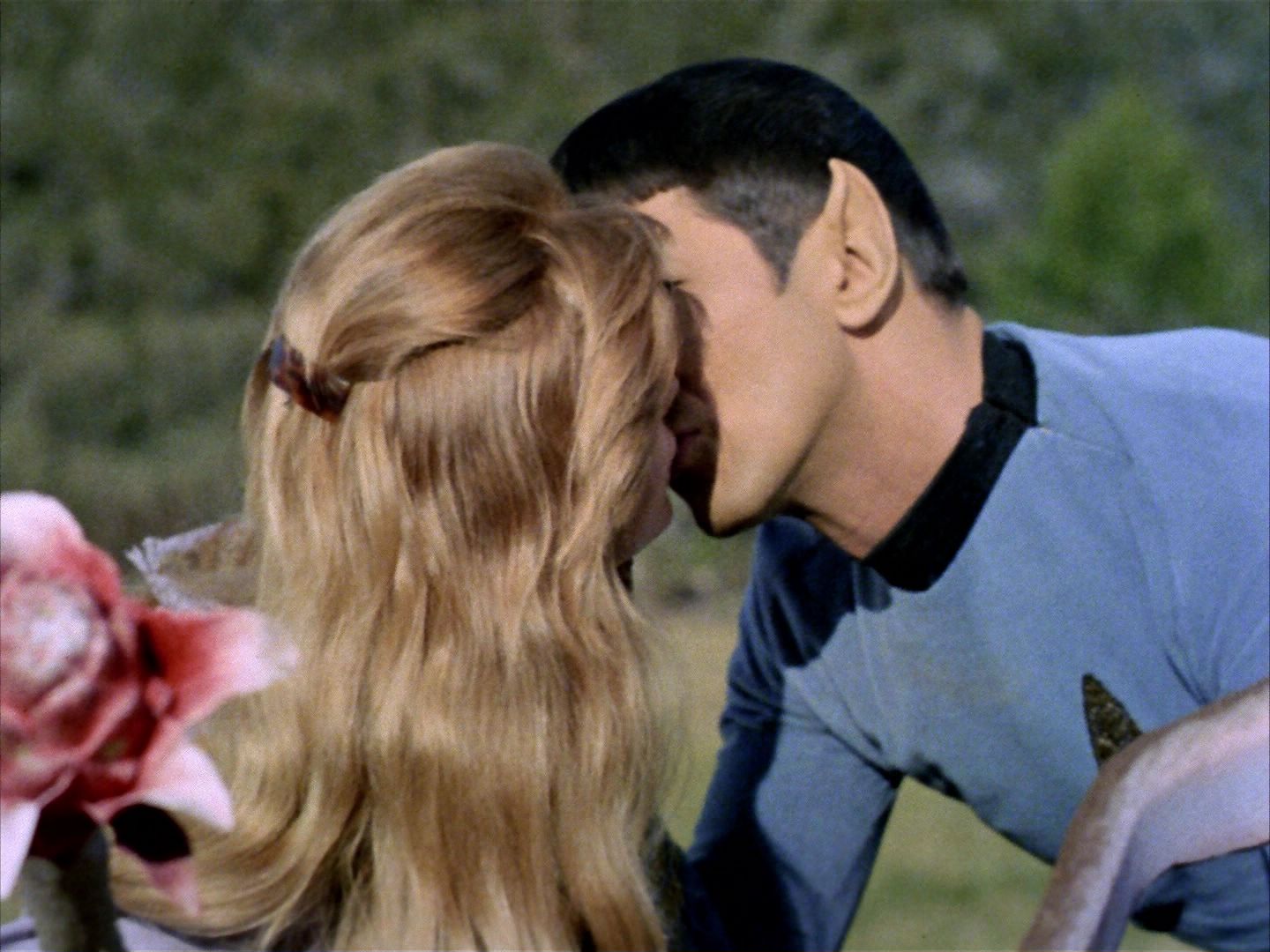 ariane179254_StarTrek_1x24_ThisSideOfParadise_1100.jpg