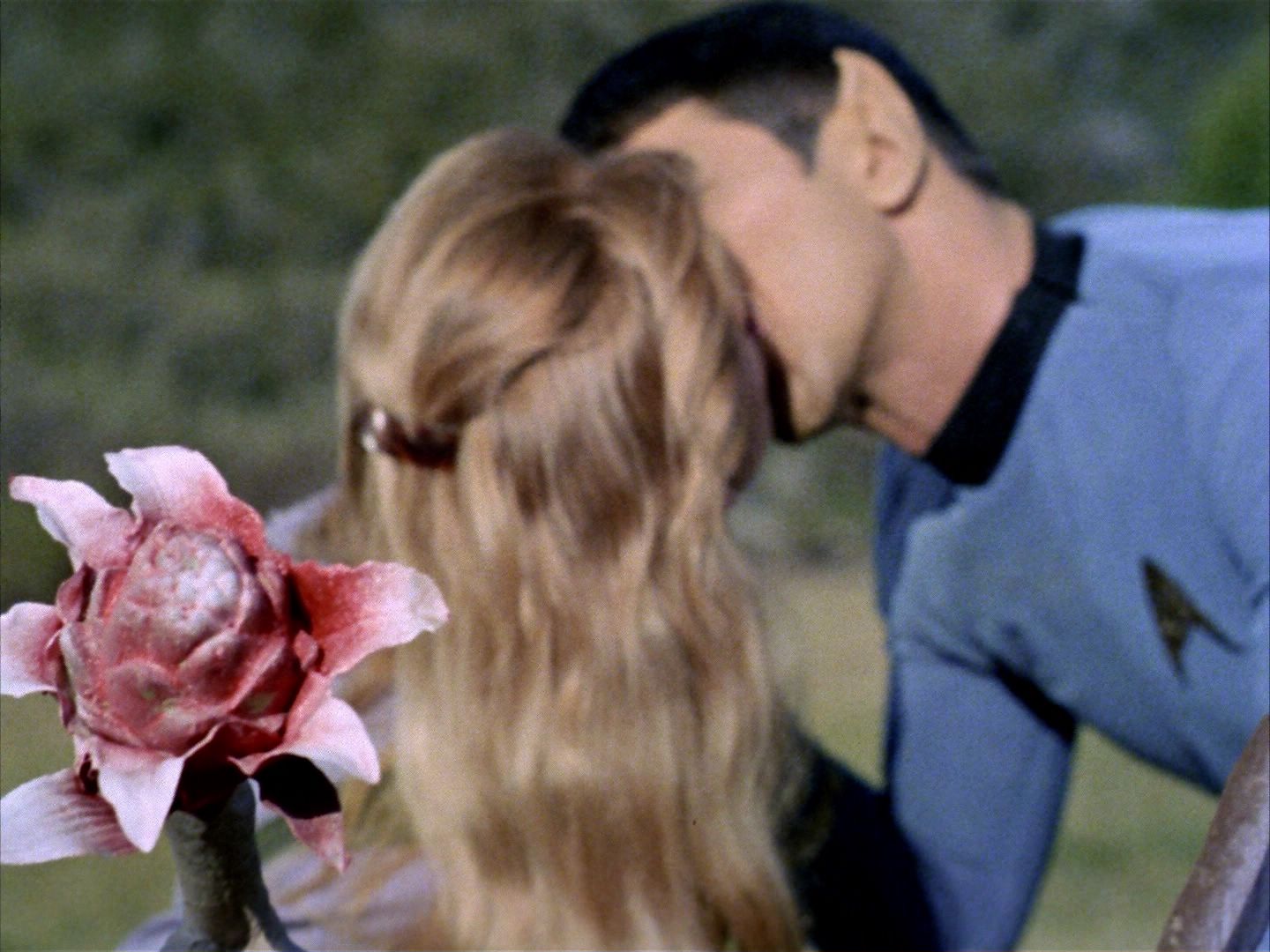 ariane179254_StarTrek_1x24_ThisSideOfParadise_1101.jpg