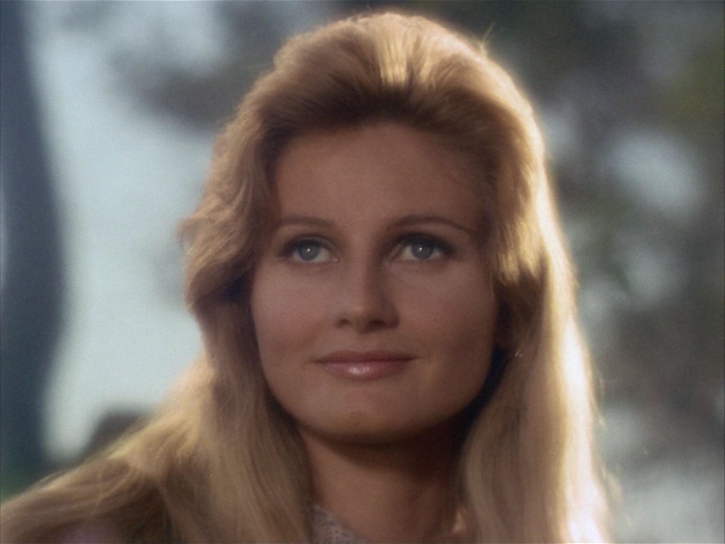 ariane179254_StarTrek_1x24_ThisSideOfParadise_1229.jpg