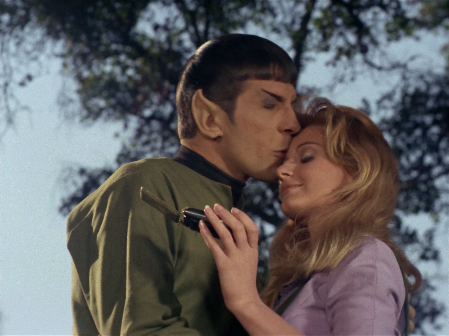 ariane179254_StarTrek_1x24_ThisSideOfParadise_1257.jpg
