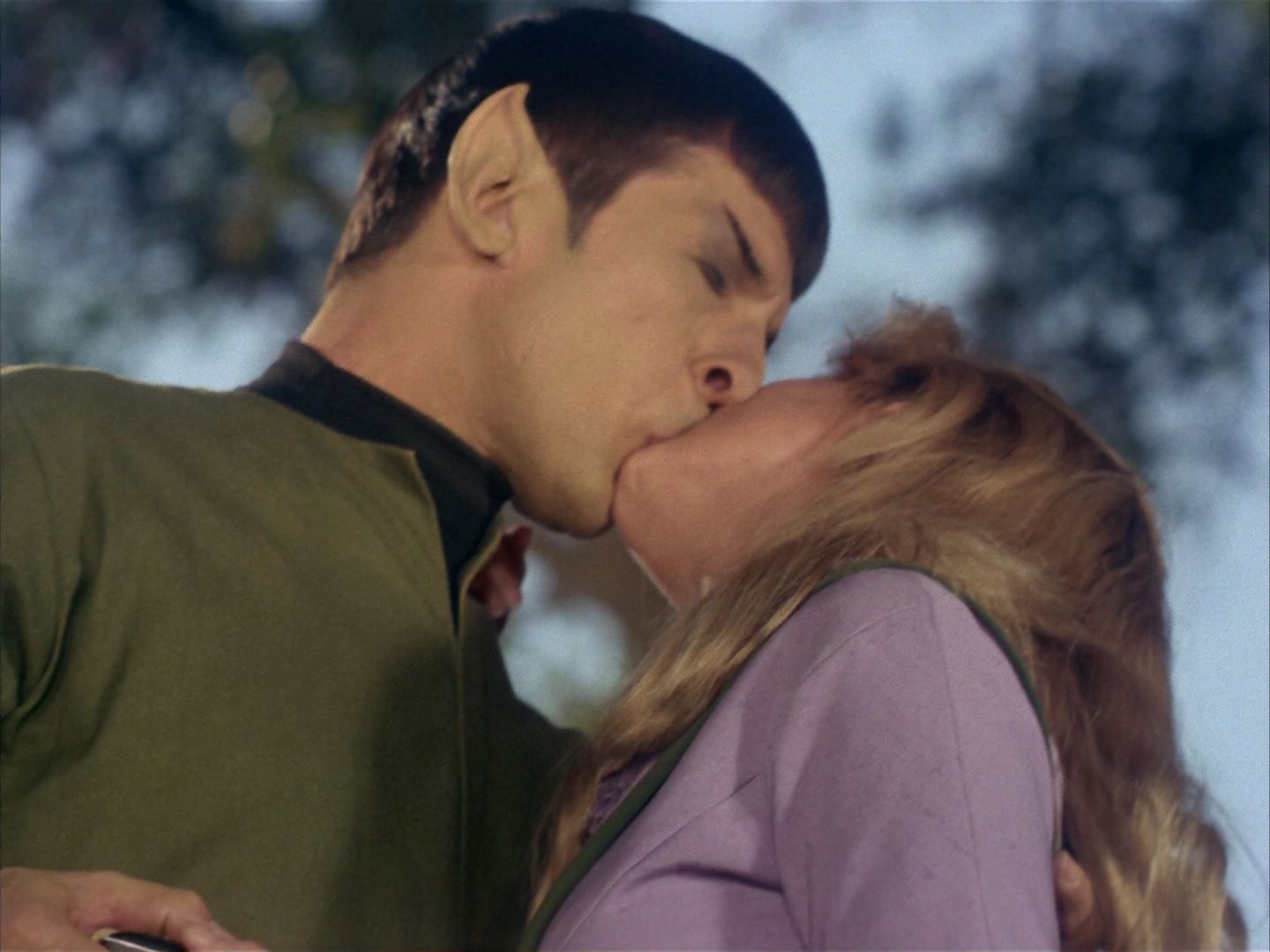 ariane179254_StarTrek_1x24_ThisSideOfParadise_1302.jpg