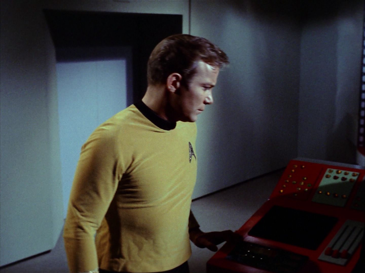 ariane179254_StarTrek_1x24_ThisSideOfParadise_2174.jpg