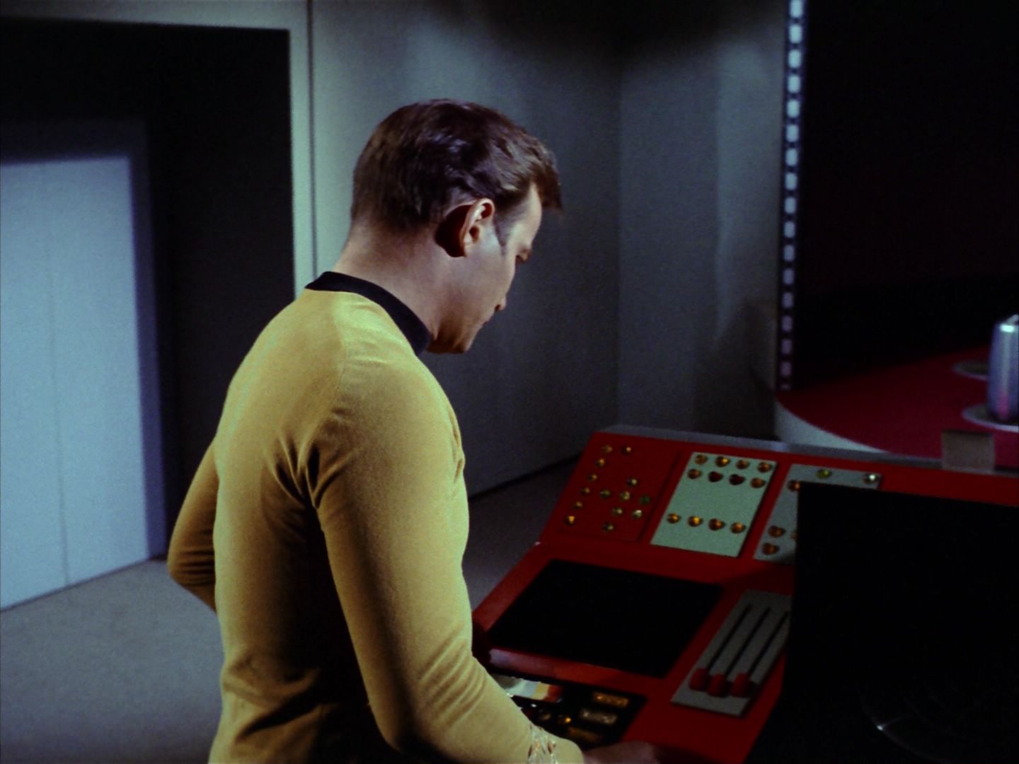 ariane179254_StarTrek_1x24_ThisSideOfParadise_2175.jpg