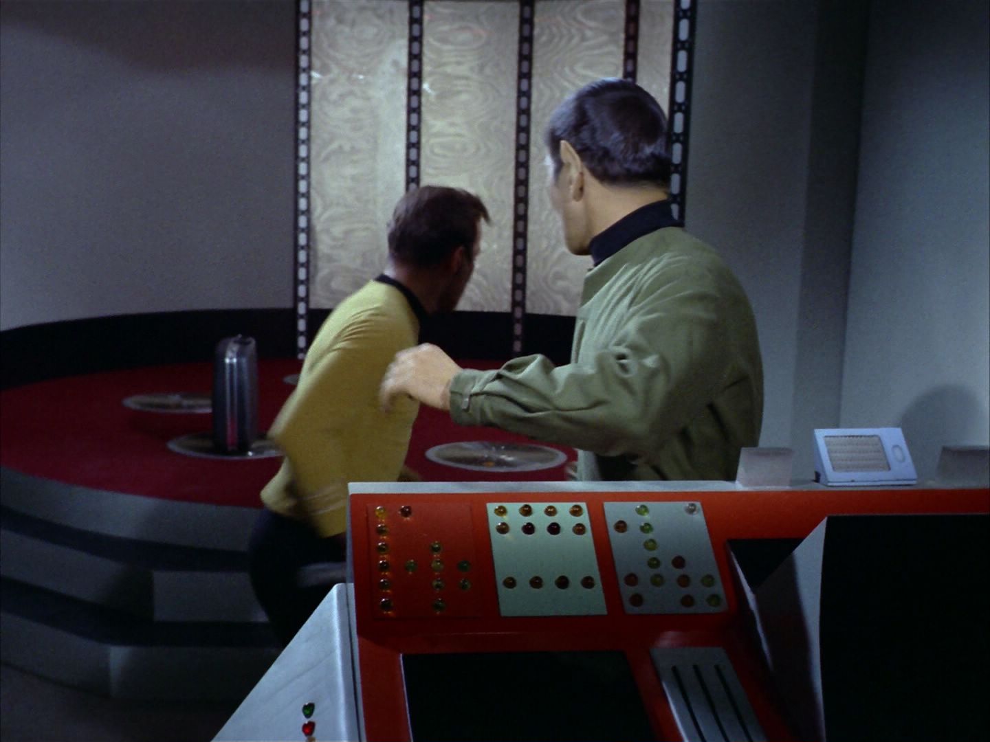 ariane179254_StarTrek_1x24_ThisSideOfParadise_2365.jpg