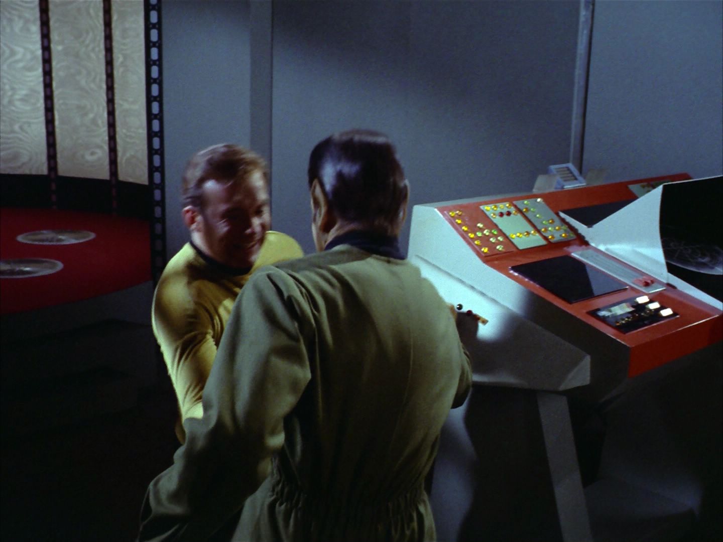 ariane179254_StarTrek_1x24_ThisSideOfParadise_2438.jpg