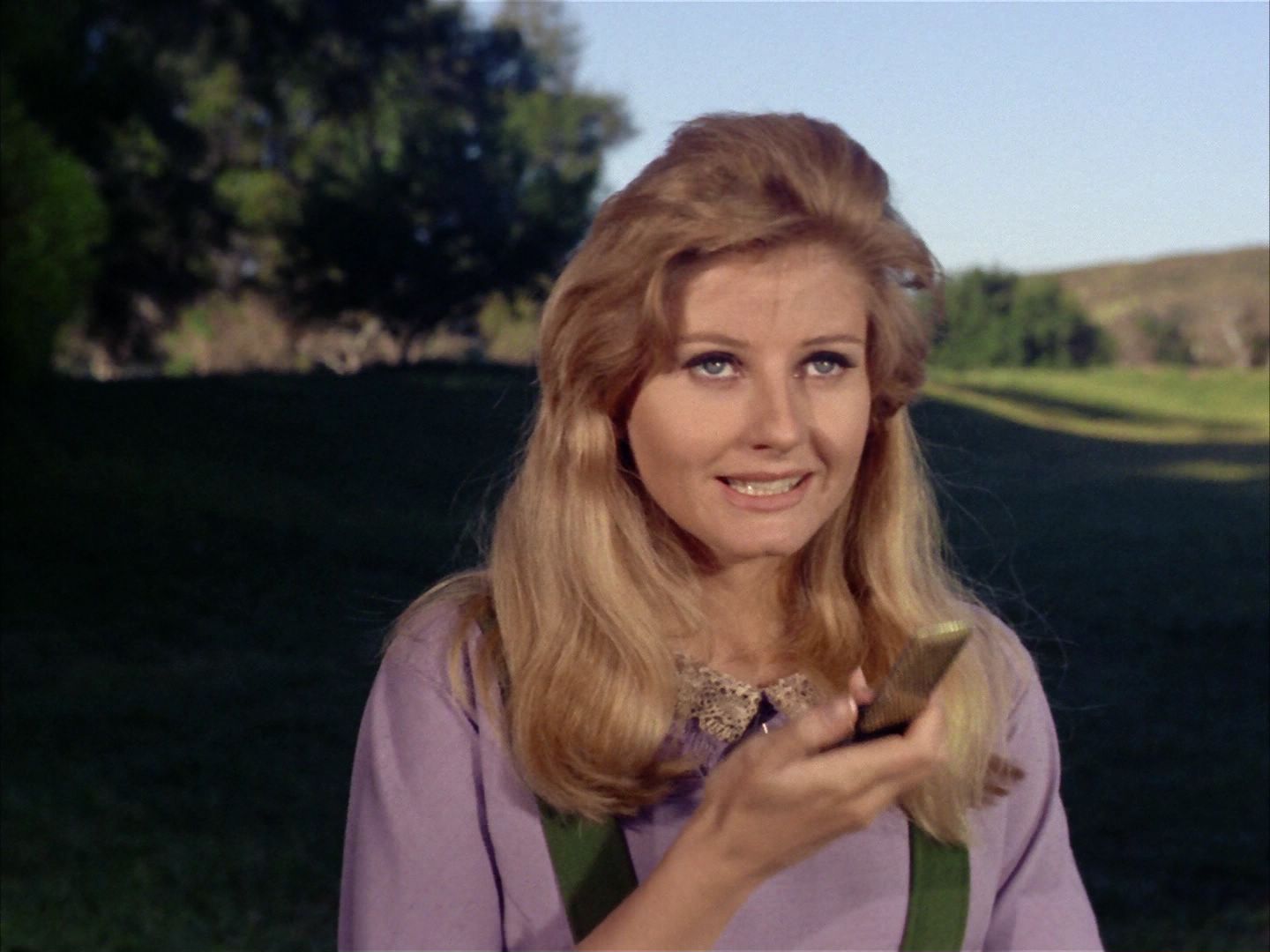 ariane179254_StarTrek_1x24_ThisSideOfParadise_2608.jpg