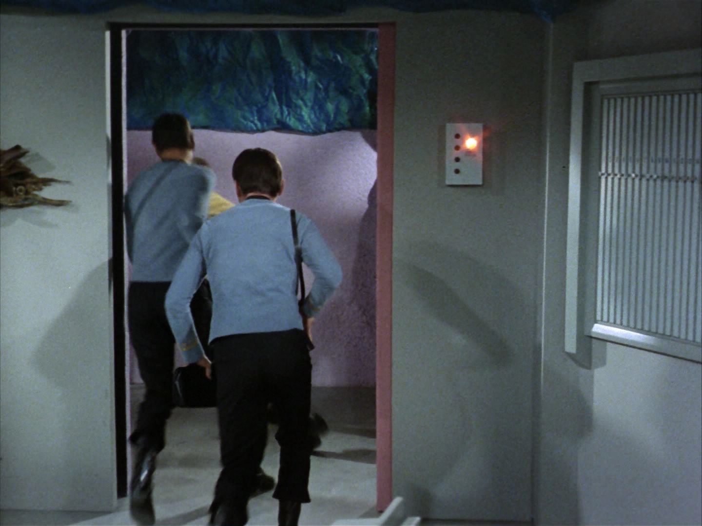ariane179254_StarTrek_1x25_TheDevilInTheDark_0604.jpg