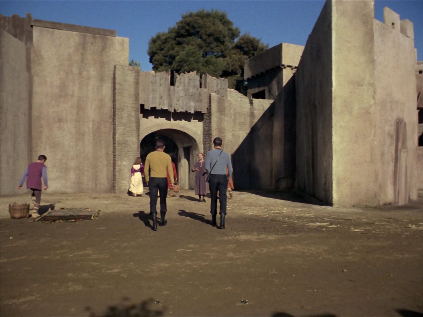 ariane179254_StarTrek_1x26_ErrandOfMercy_0400.jpg