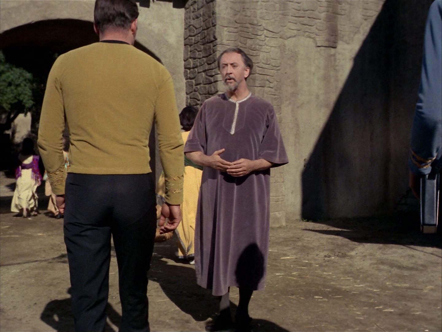 ariane179254_StarTrek_1x26_ErrandOfMercy_0403.jpg