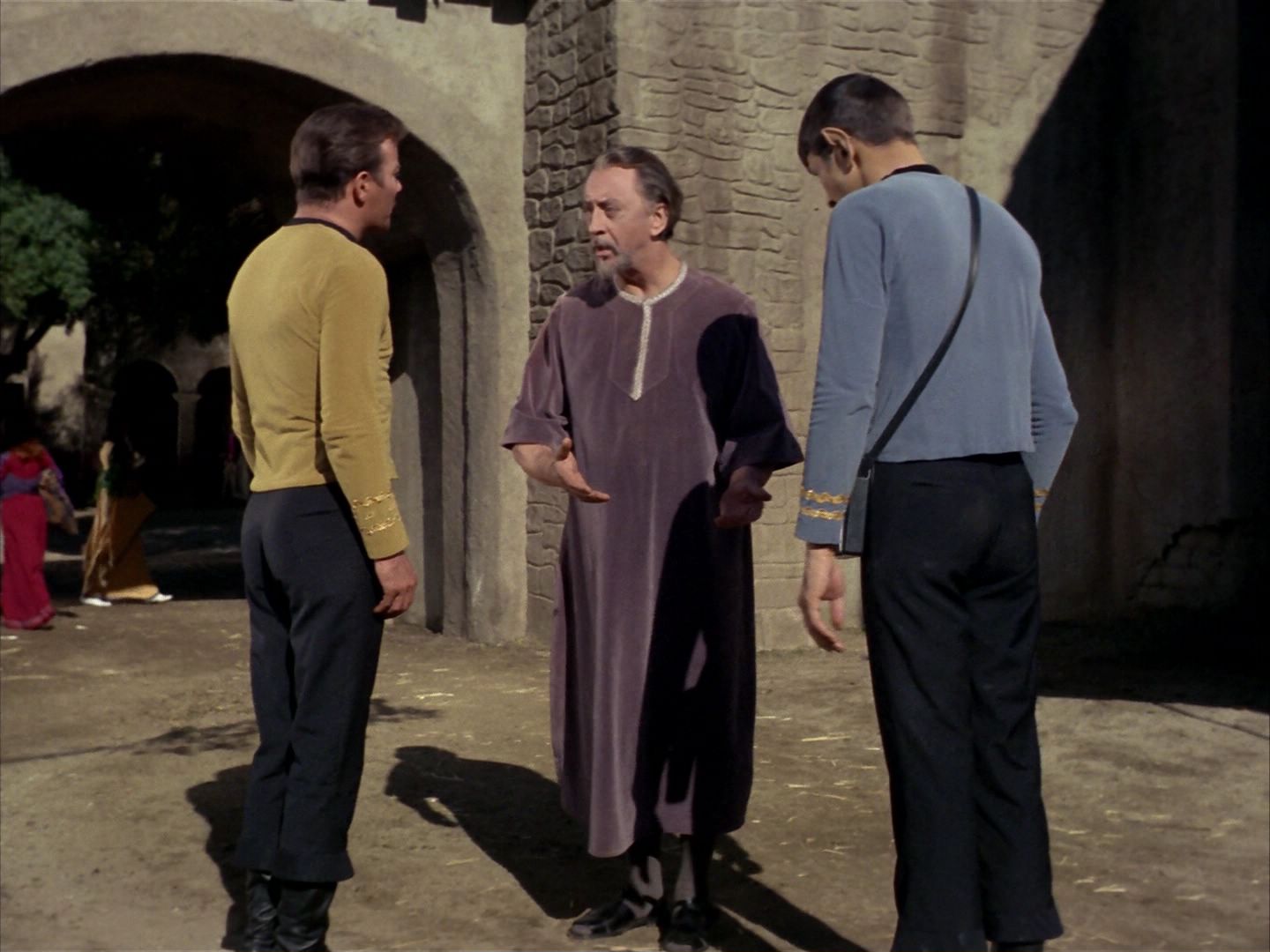 ariane179254_StarTrek_1x26_ErrandOfMercy_0424.jpg