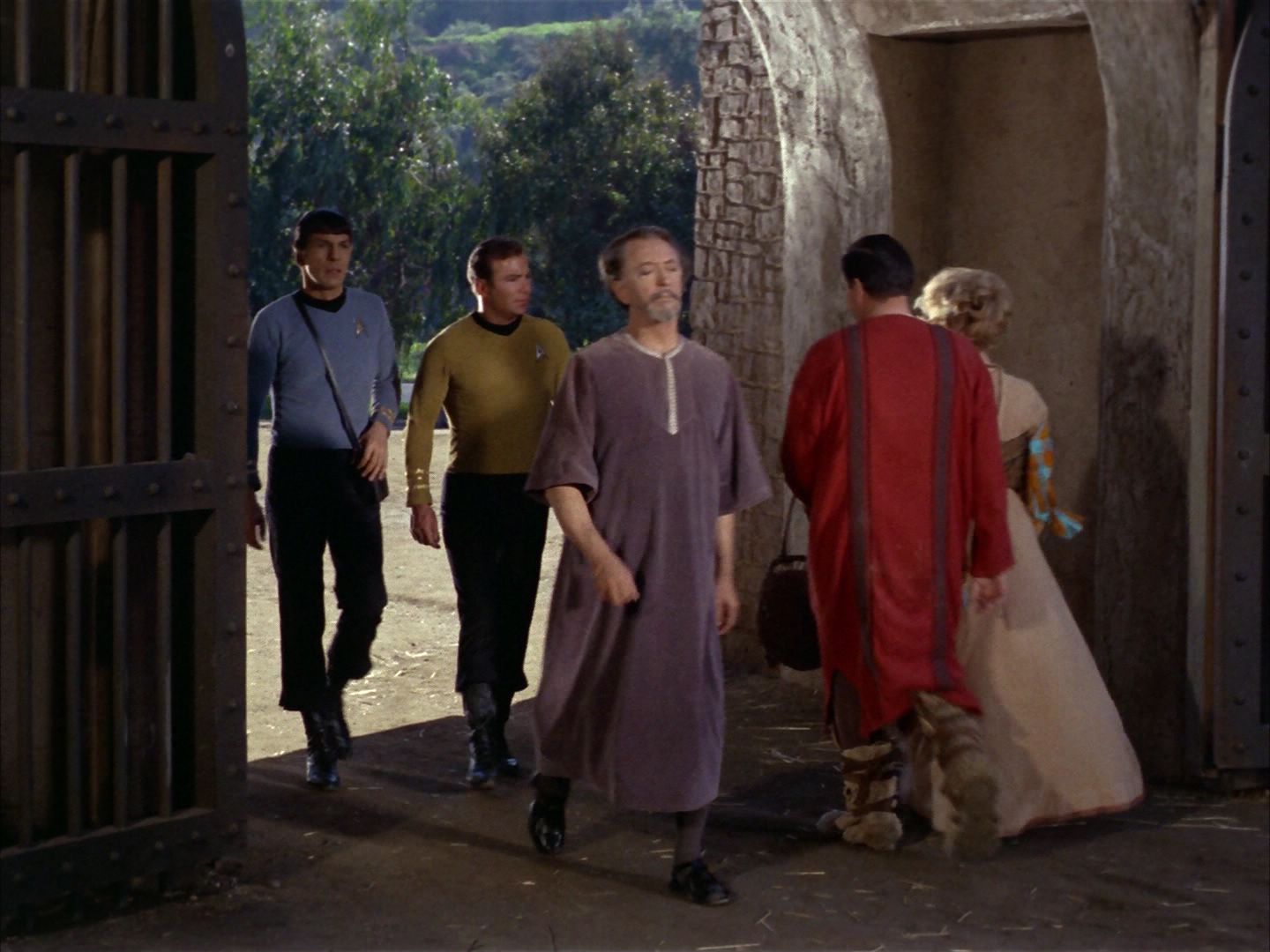 ariane179254_StarTrek_1x26_ErrandOfMercy_0447.jpg