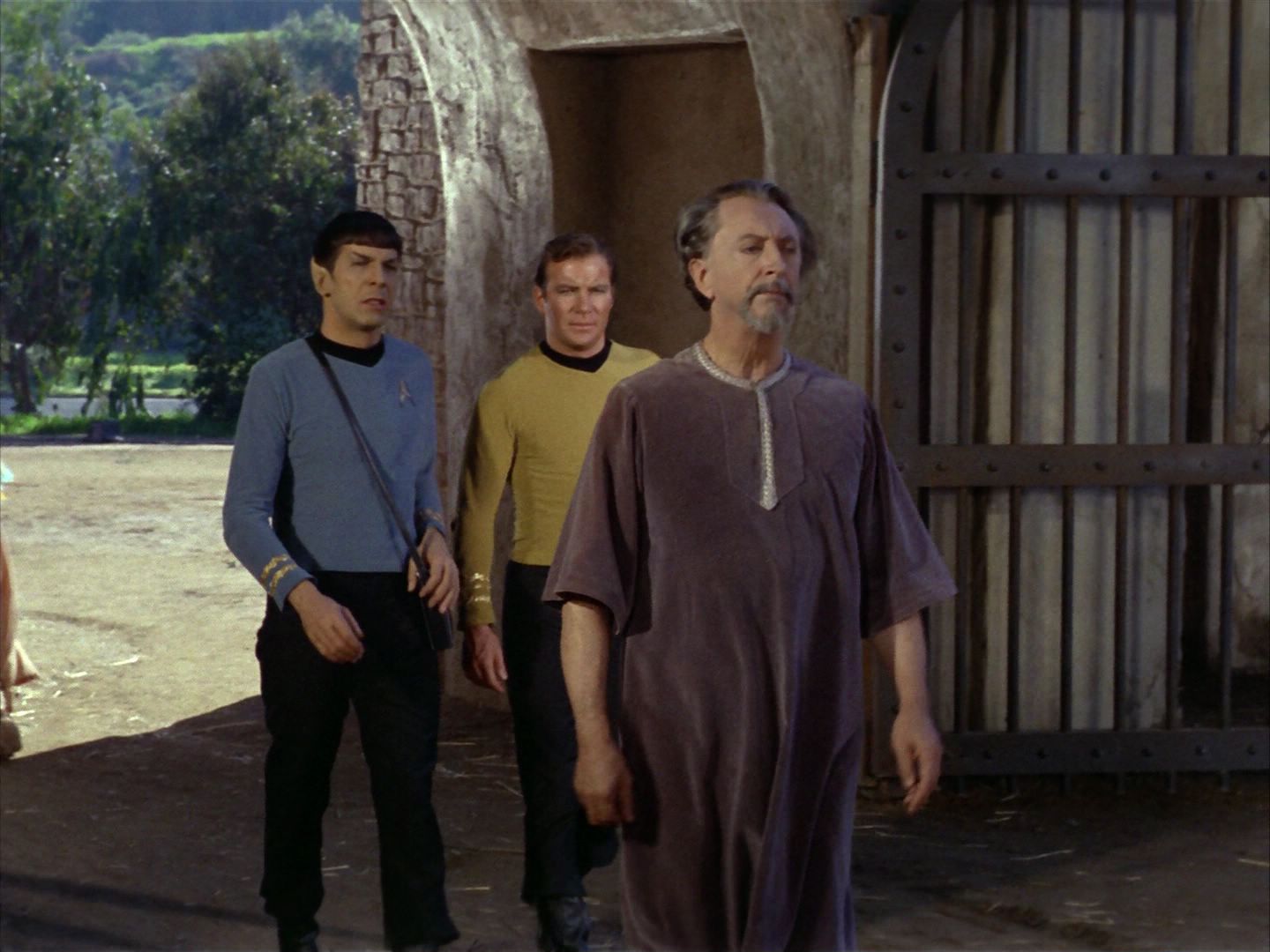 ariane179254_StarTrek_1x26_ErrandOfMercy_0450.jpg