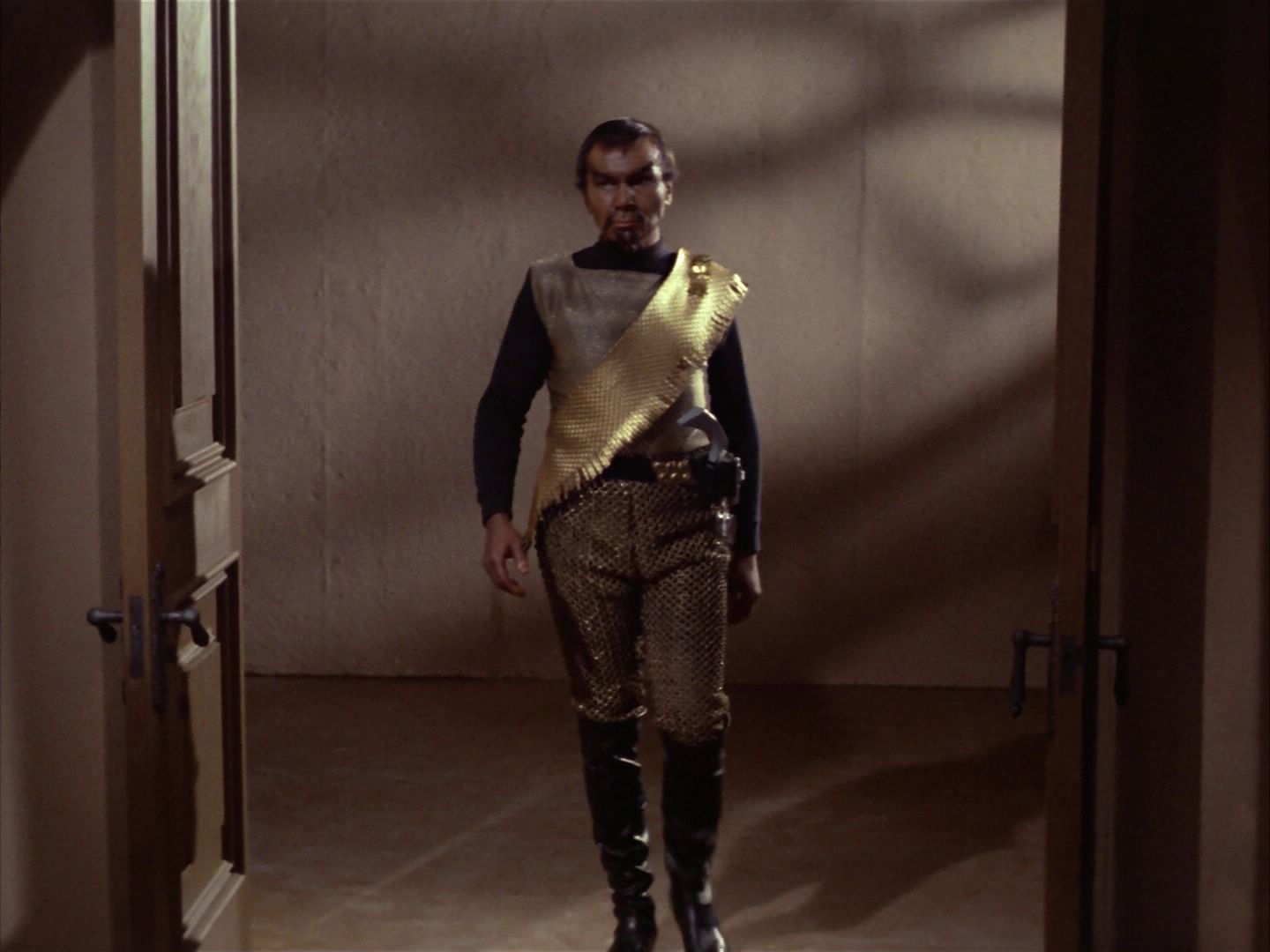ariane179254_StarTrek_1x26_ErrandOfMercy_0912.jpg