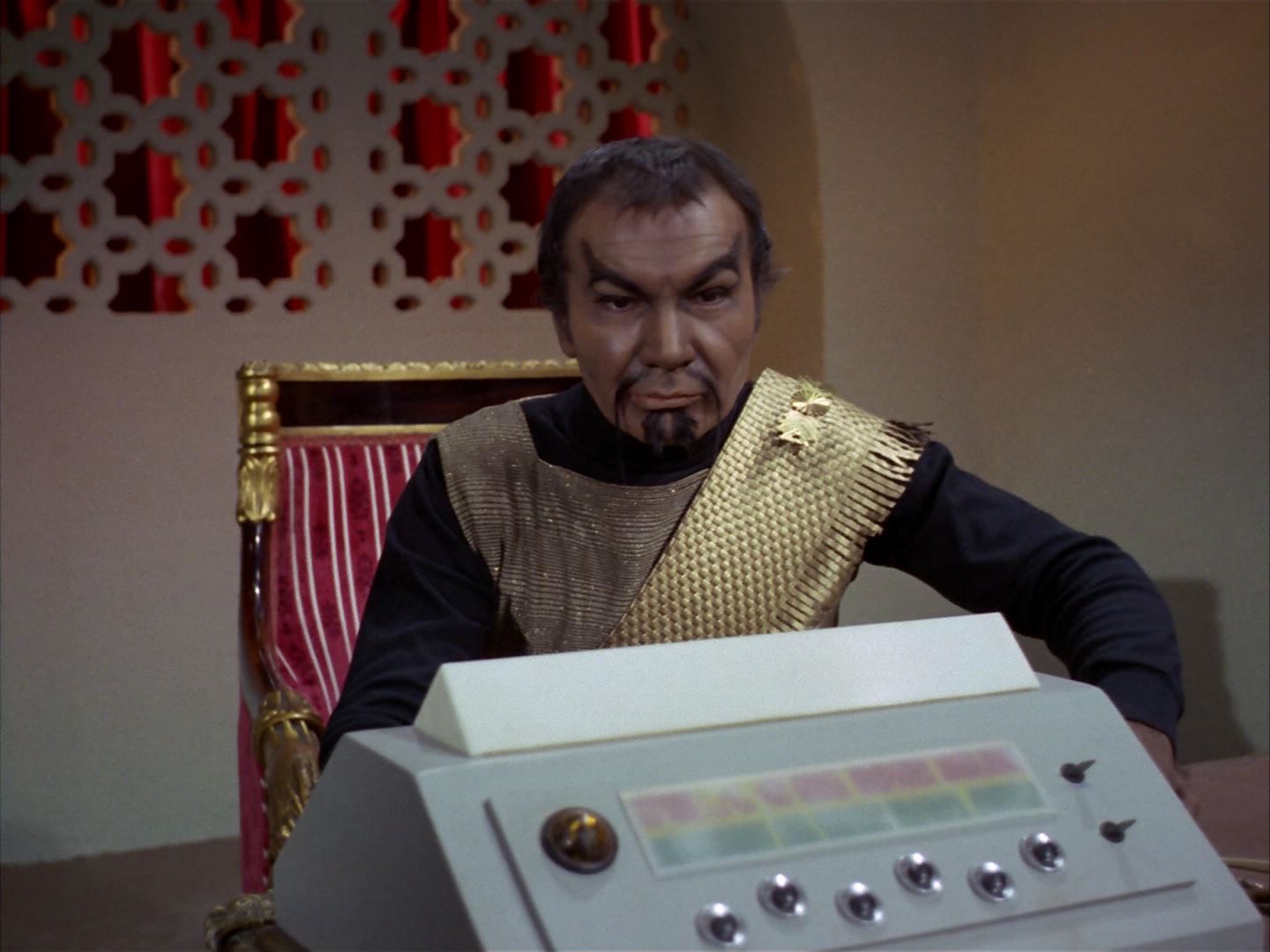 ariane179254_StarTrek_1x26_ErrandOfMercy_2255.jpg