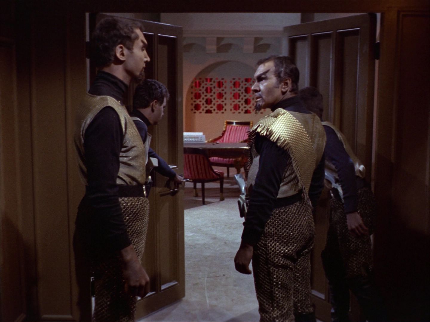 ariane179254_StarTrek_1x26_ErrandOfMercy_2525.jpg