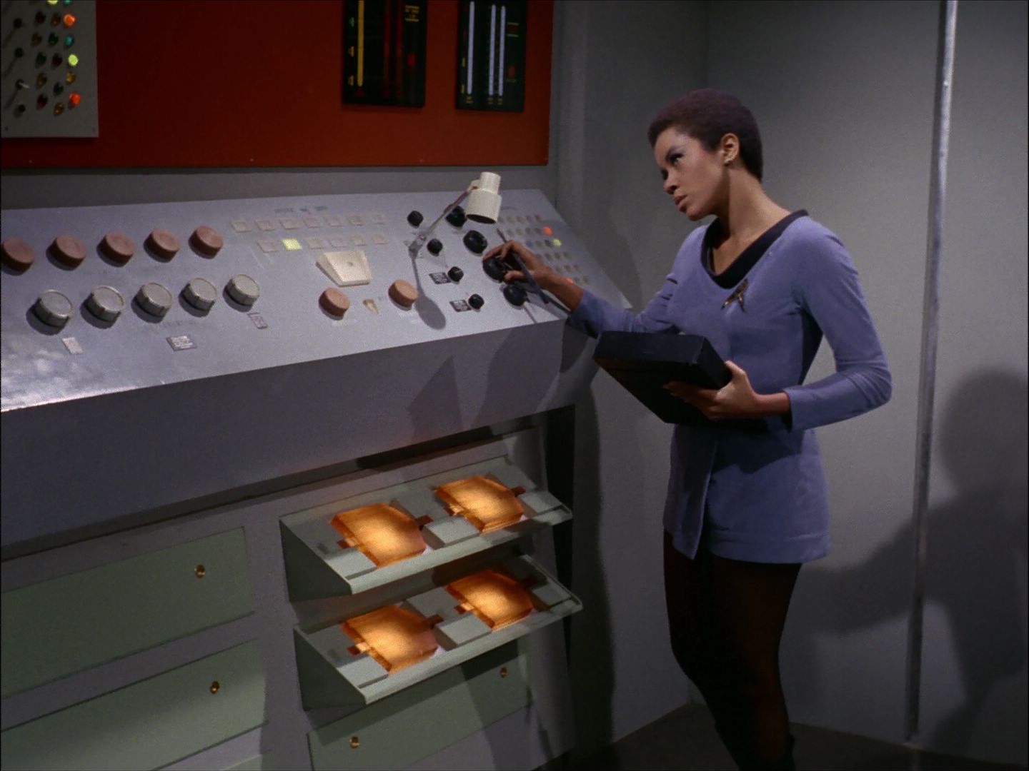 ariane179254_StarTrek_1x27_TheAlternativeFactor_1424.jpg