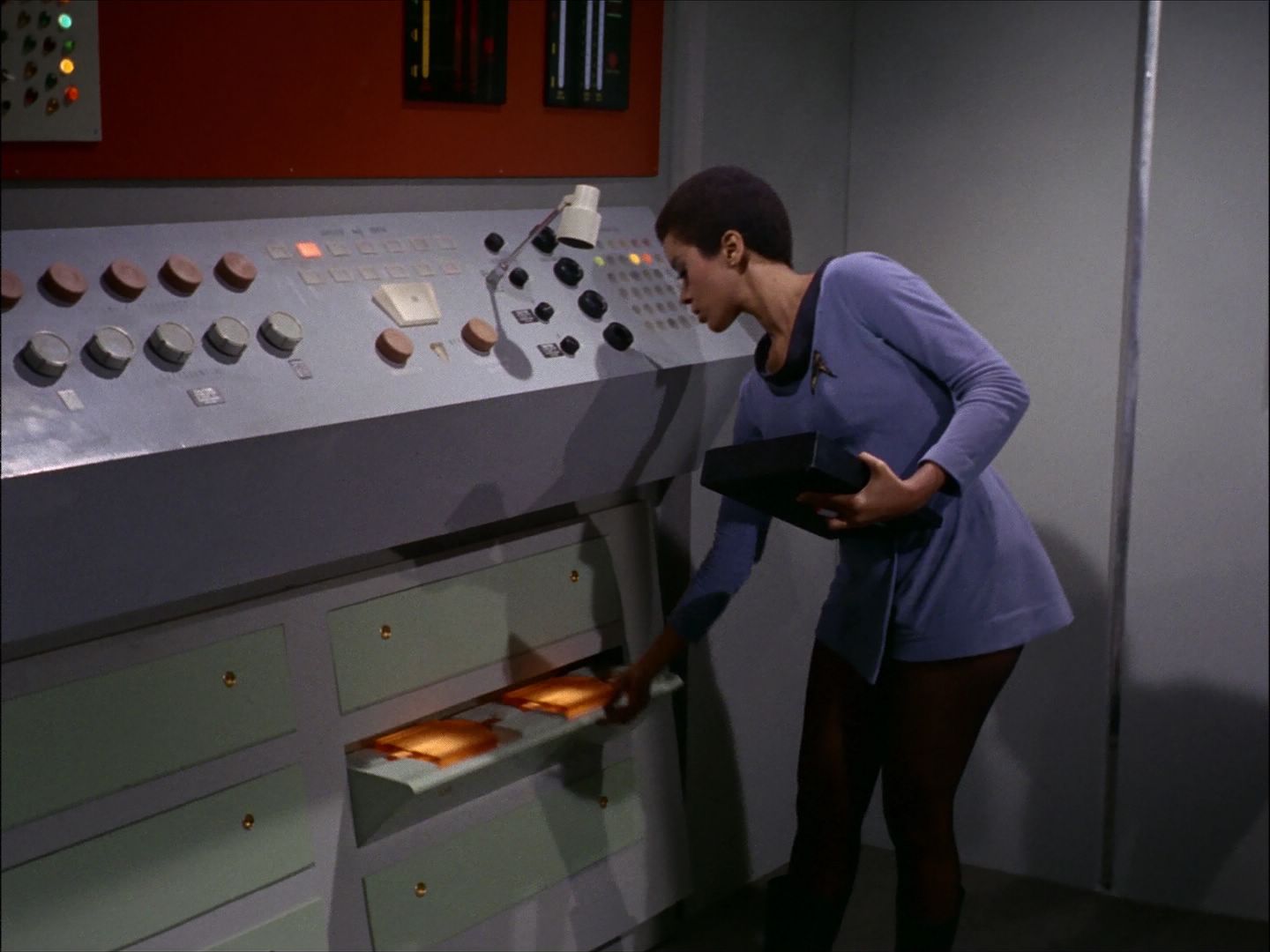 ariane179254_StarTrek_1x27_TheAlternativeFactor_1428.jpg