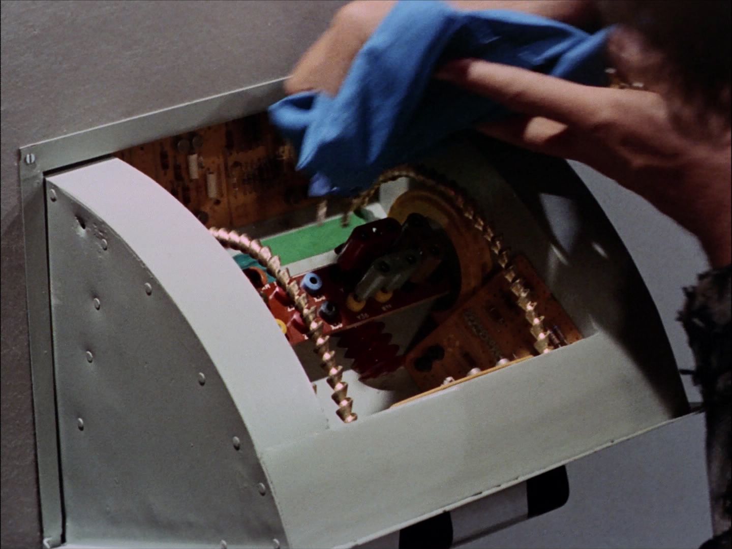 ariane179254_StarTrek_1x27_TheAlternativeFactor_2403.jpg