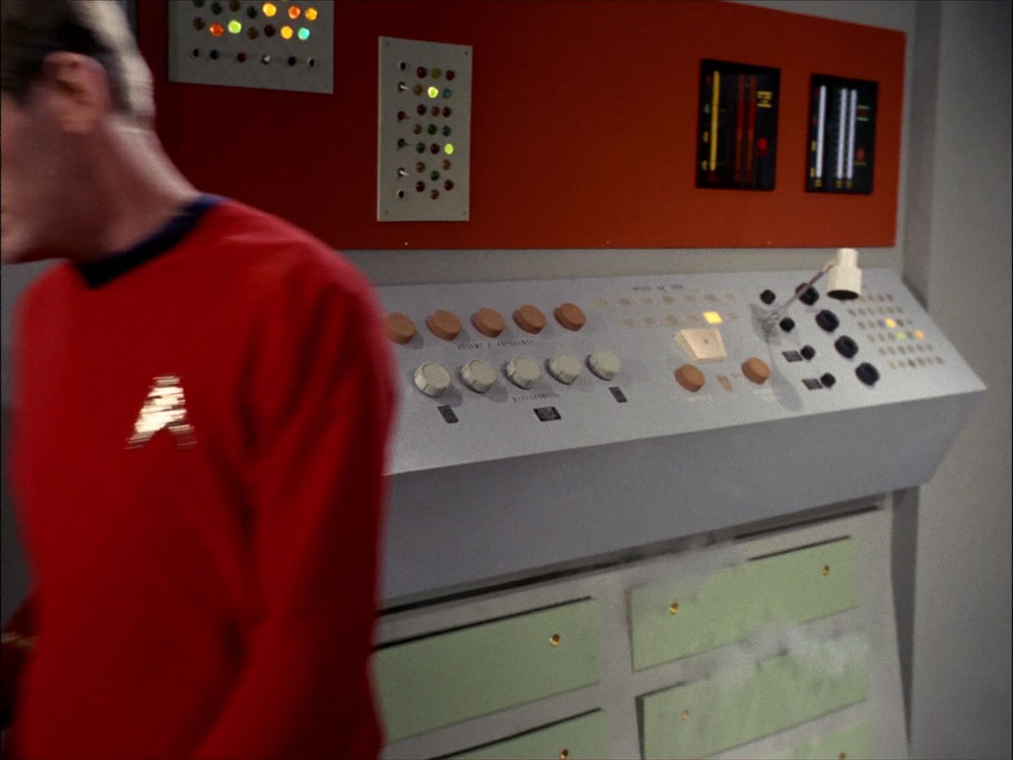 ariane179254_StarTrek_1x27_TheAlternativeFactor_2431.jpg